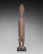 Figure de style Dogon Mali Bois sculpté et patiné, sur socle H. 94cm