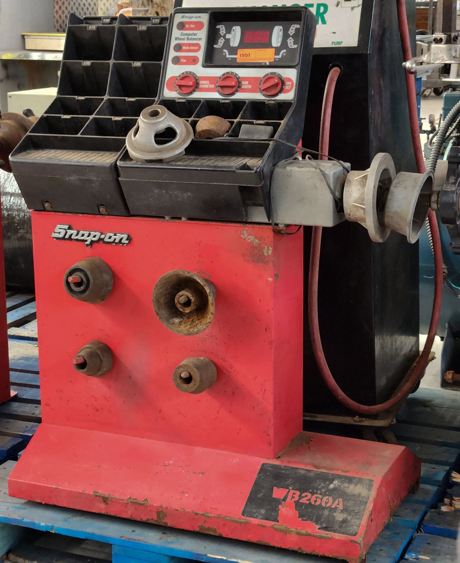 Snap-On Computer Wheel Balancer