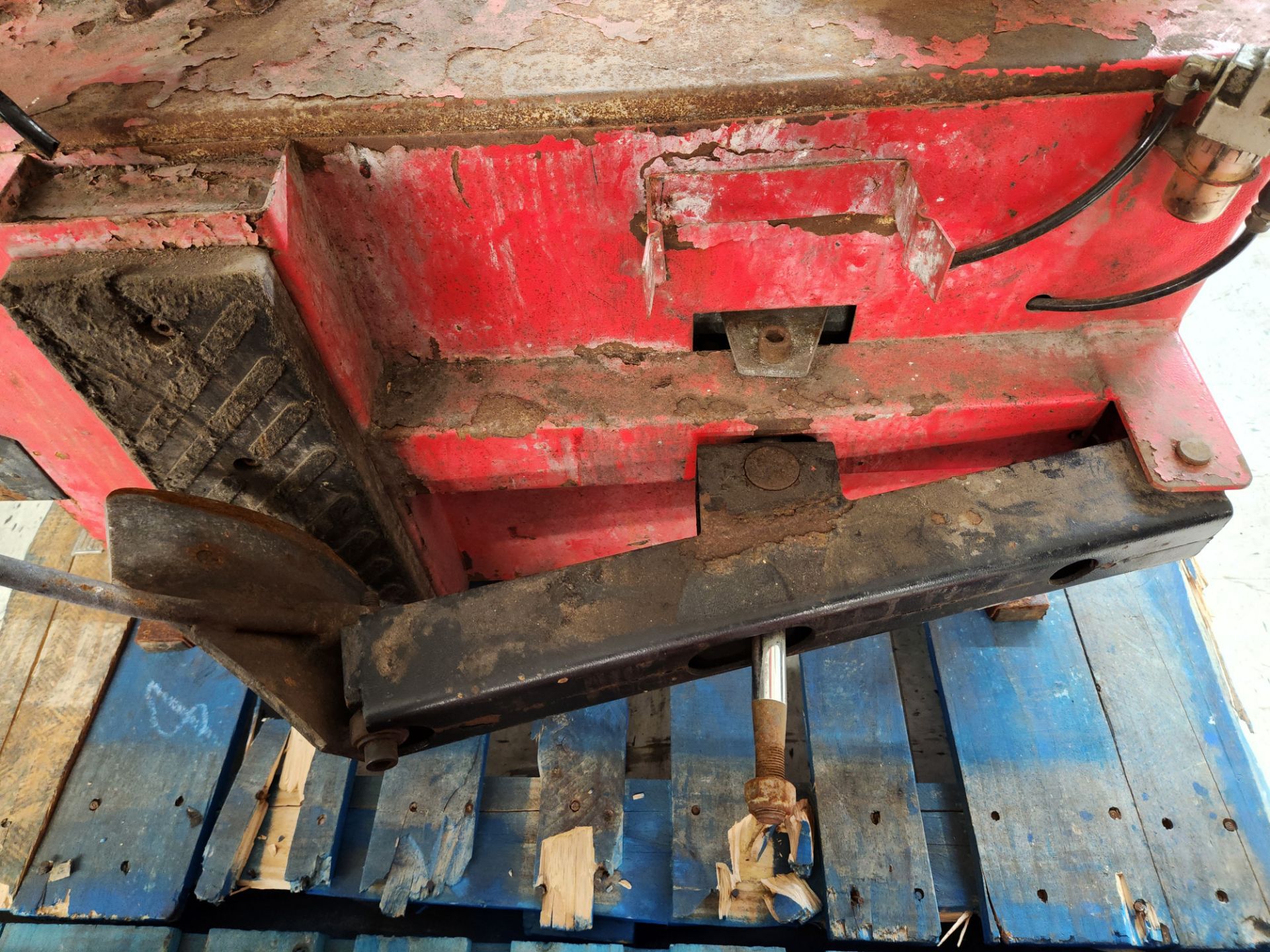 Unmarked Tire Changer - Image 5 of 5