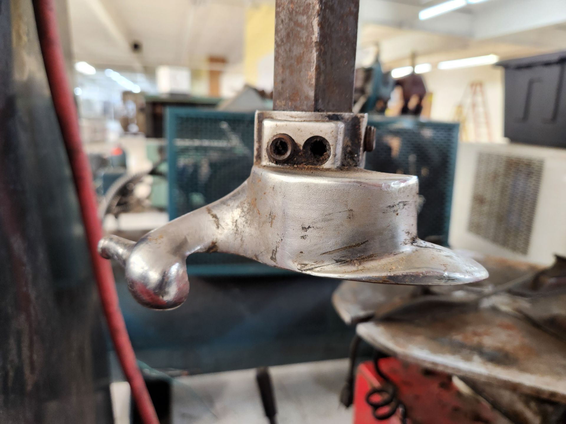 Unmarked Tire Changer - Image 4 of 5