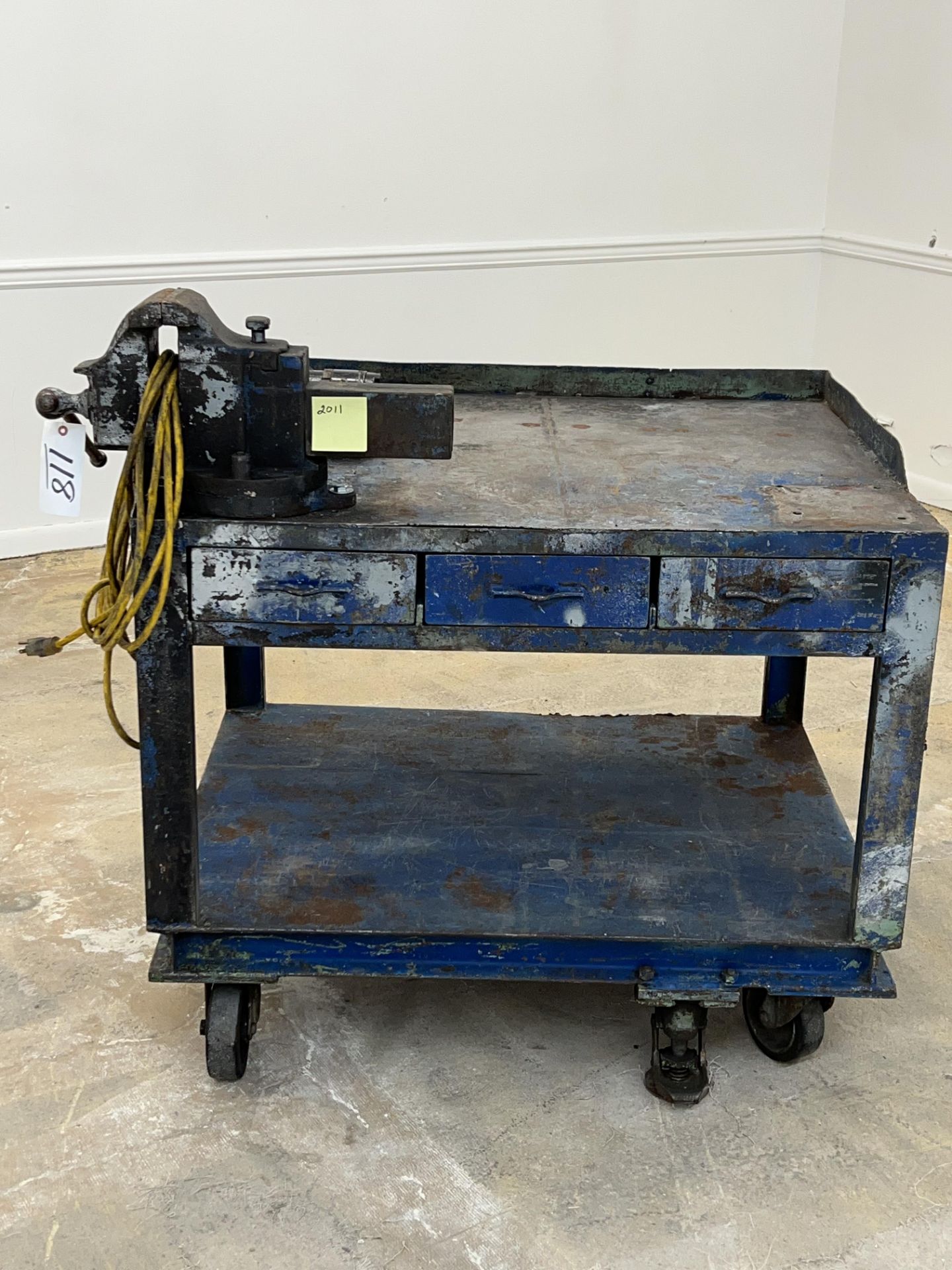 Heavy Duty Table With Vise