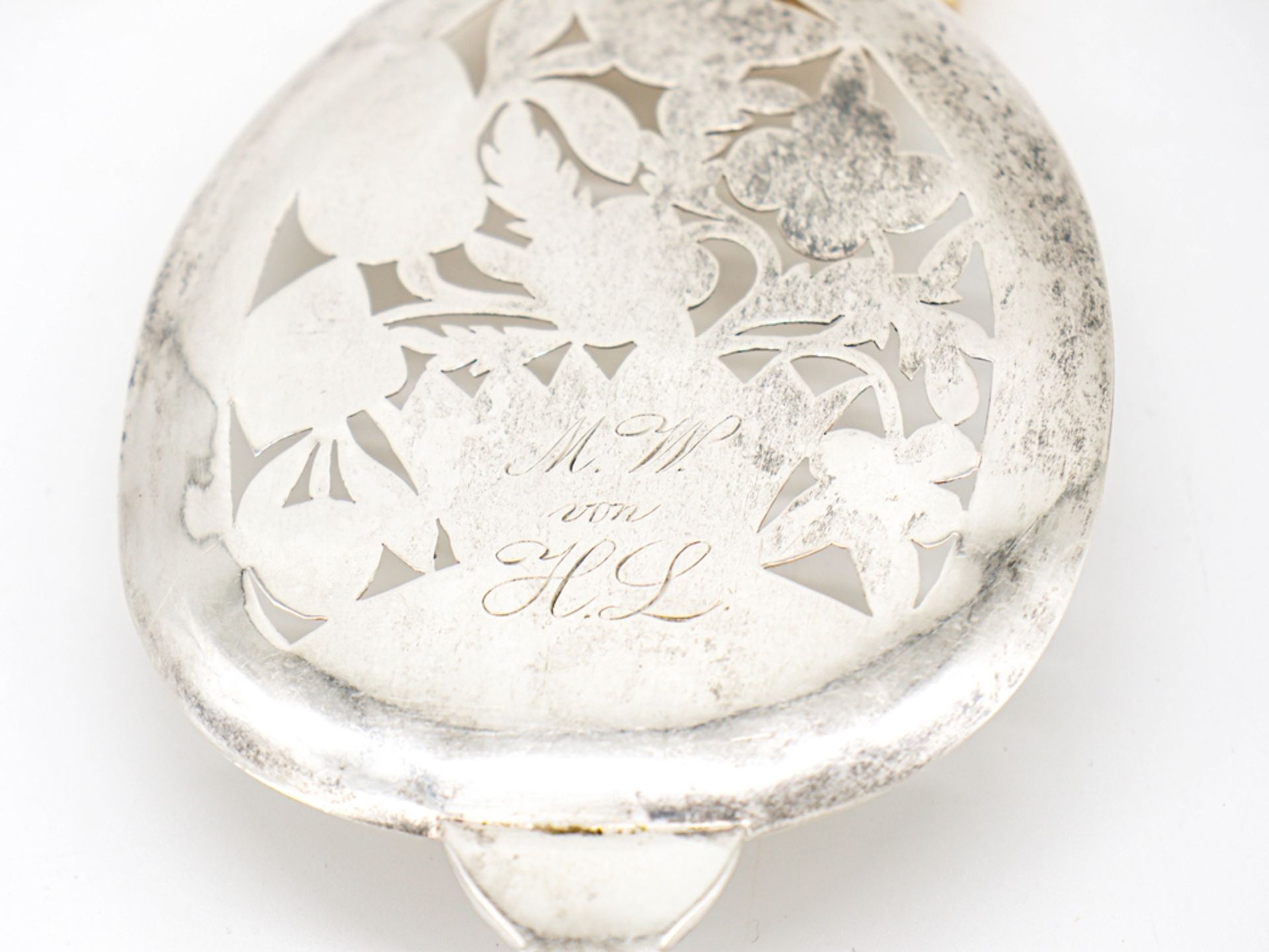 Pâté server with leg handle, chased silver, finest chasing, around 1800 - Image 5 of 7