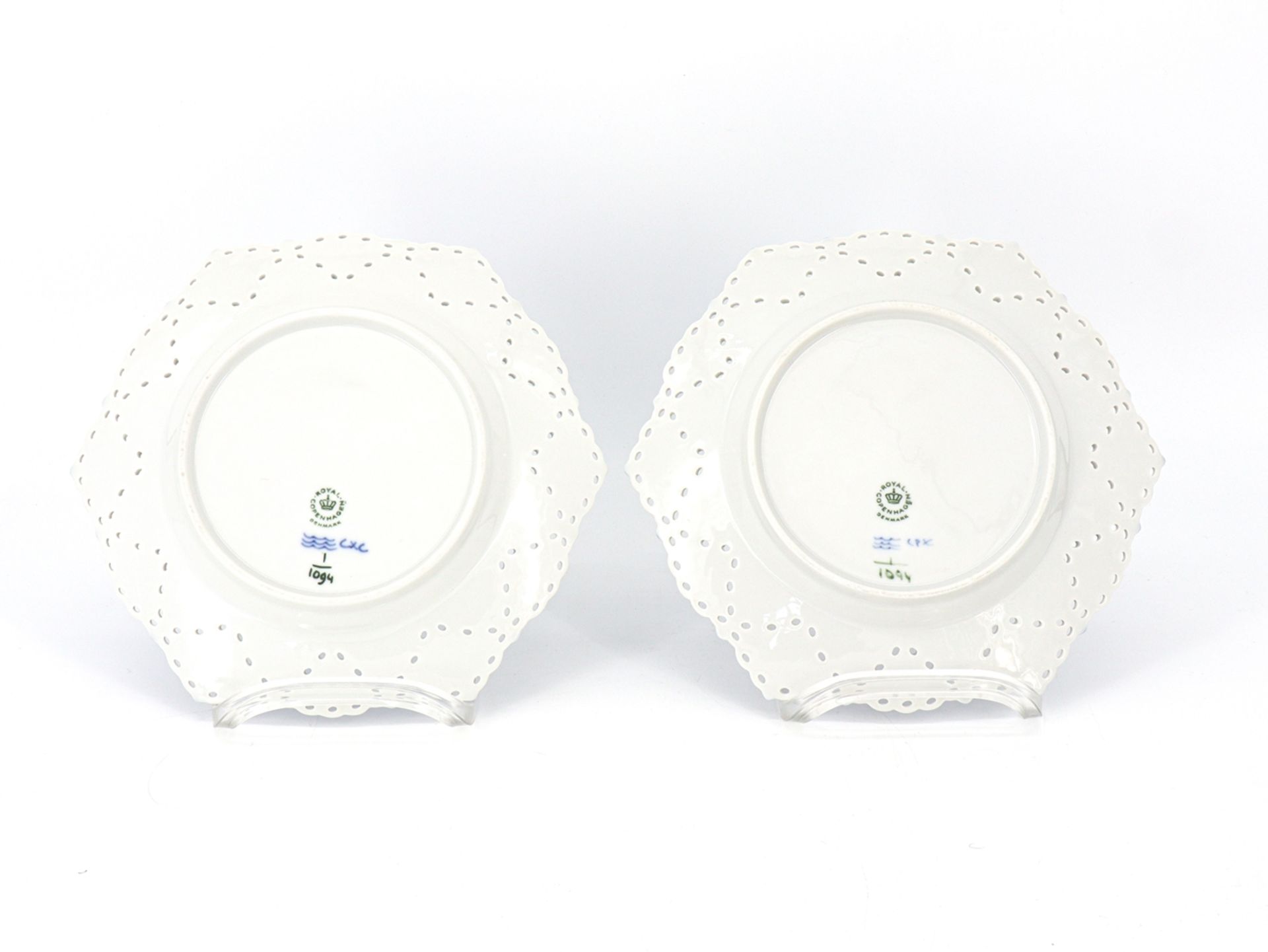 2 Royal Copenhagen Musselmalet full lace cake plates, model number: 1094 - Image 4 of 5