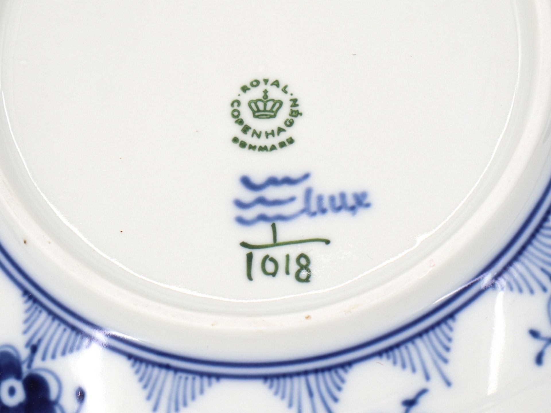 Royal Copenhagen Bowl, Musselmalet Full Point No.: 1018 - Image 3 of 4