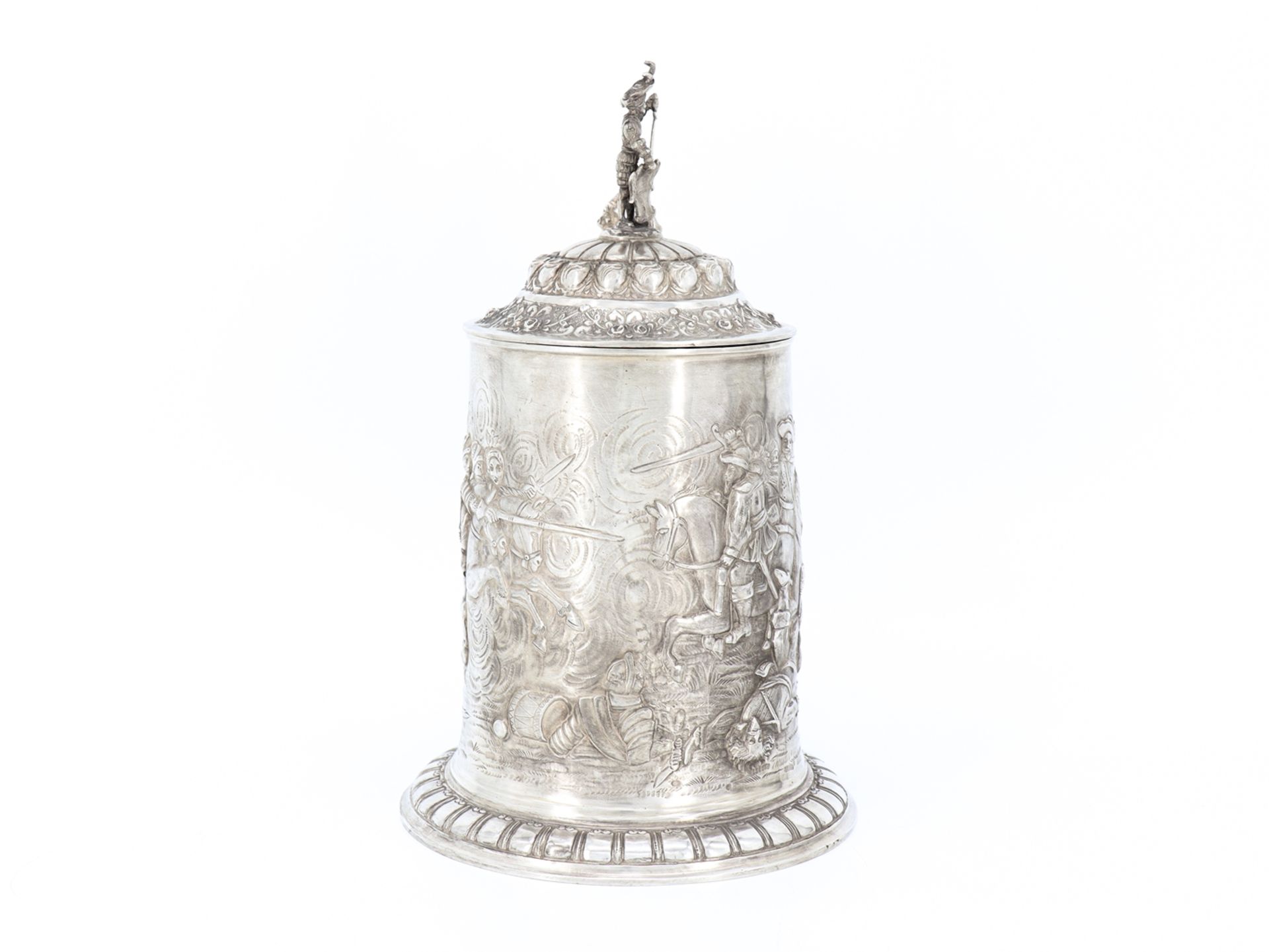 Large silver tankard 800 silver historicising battle scene, probably Hanau circa 1900 - Image 3 of 10