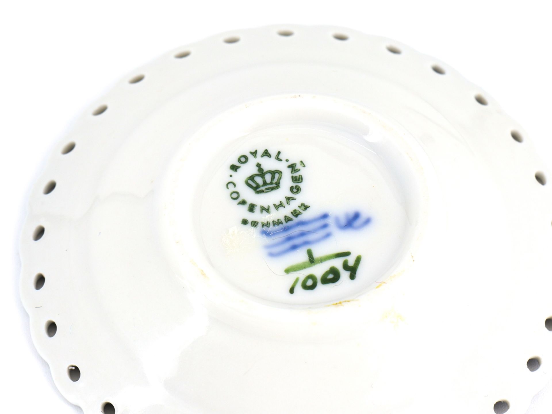 Royal Copenhagen 5 miniature bowls, Musselmalet full lace, model number 1004. - Image 3 of 4