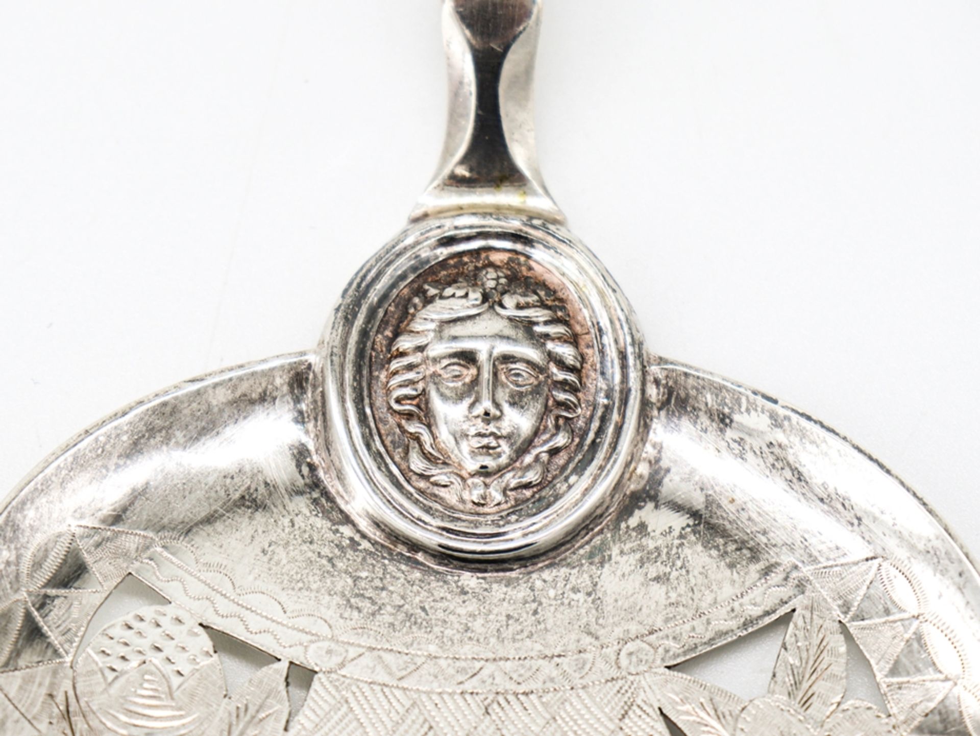Pâté server with leg handle, chased silver, finest chasing, around 1800 - Image 6 of 7