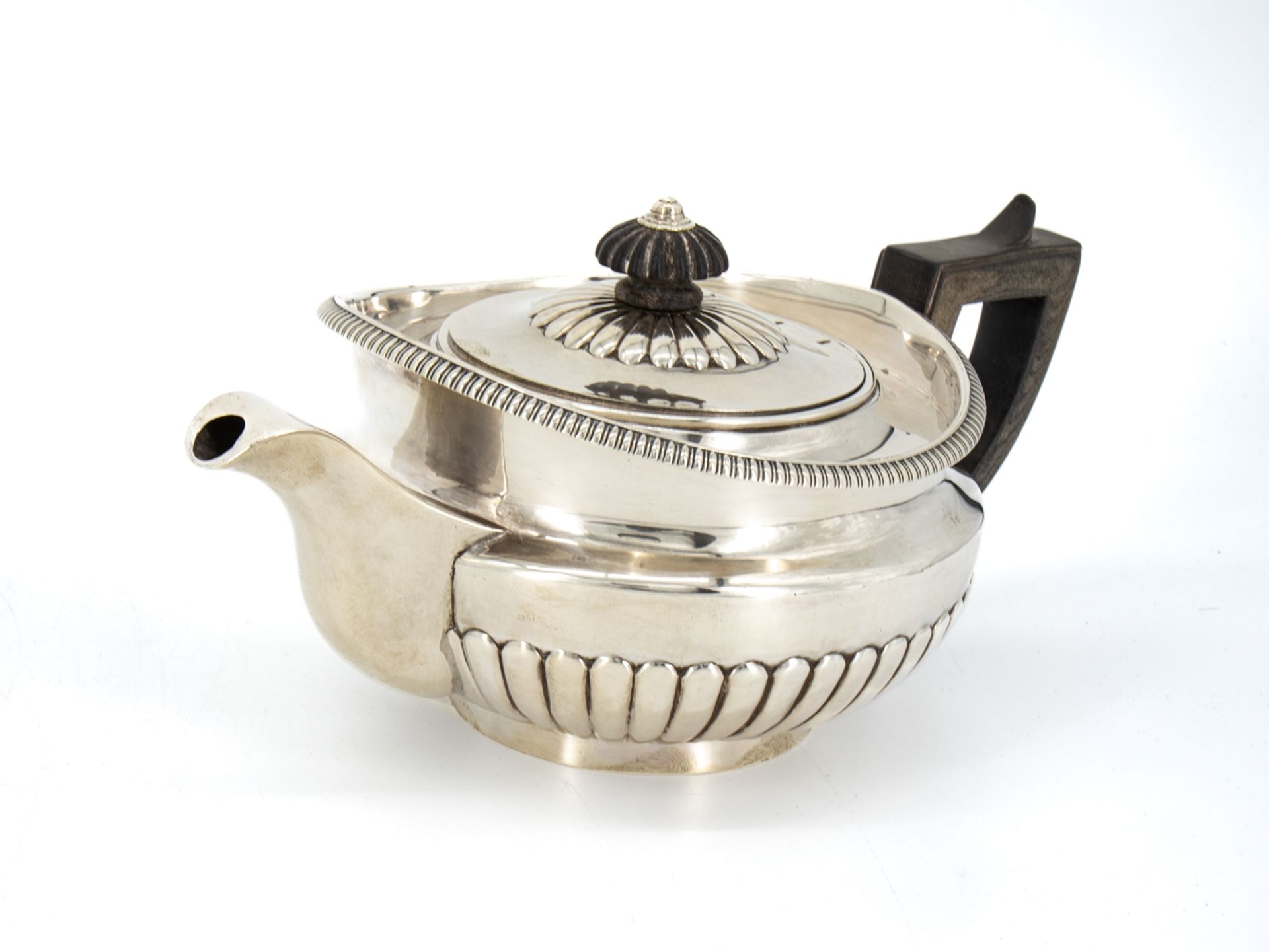 Large sterling silver teapot, England, London, 1830 - Image 5 of 5