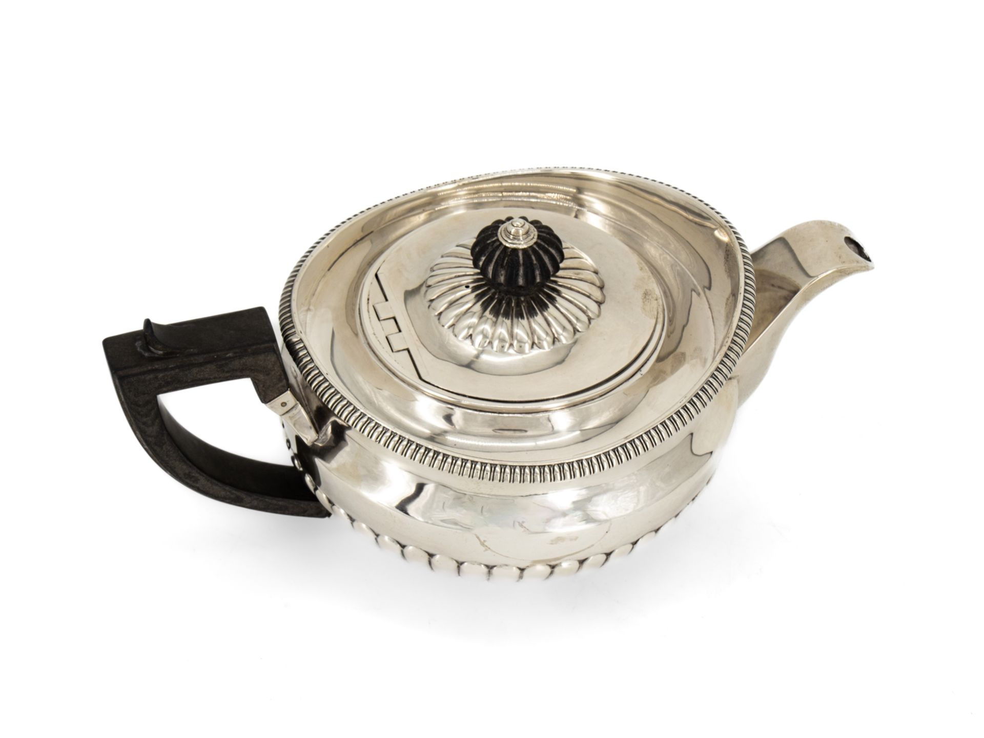 Large sterling silver teapot, England, London, 1830 - Image 3 of 5