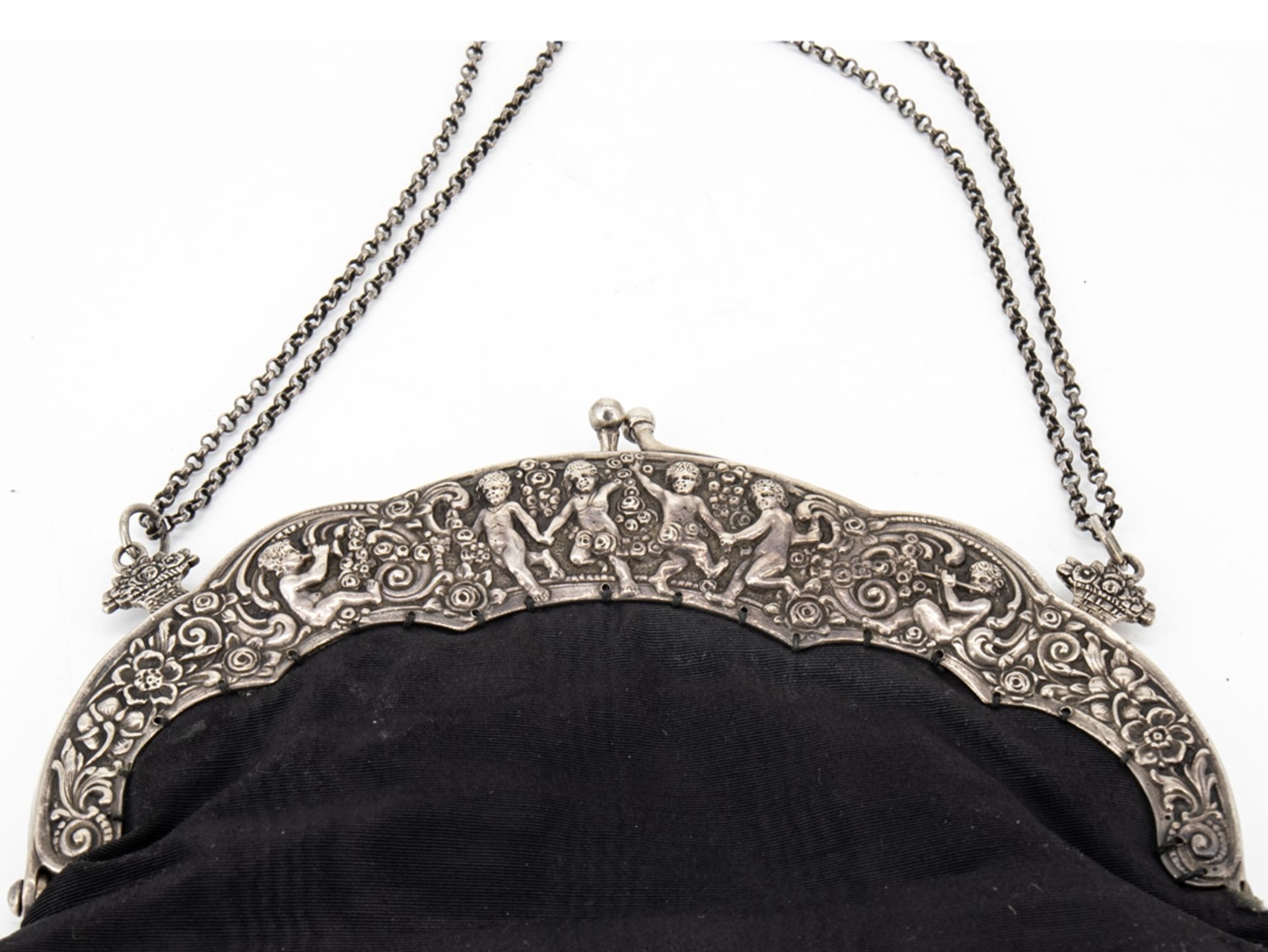 An evening bag with a 13-lot silver clasp, mid-19th century.