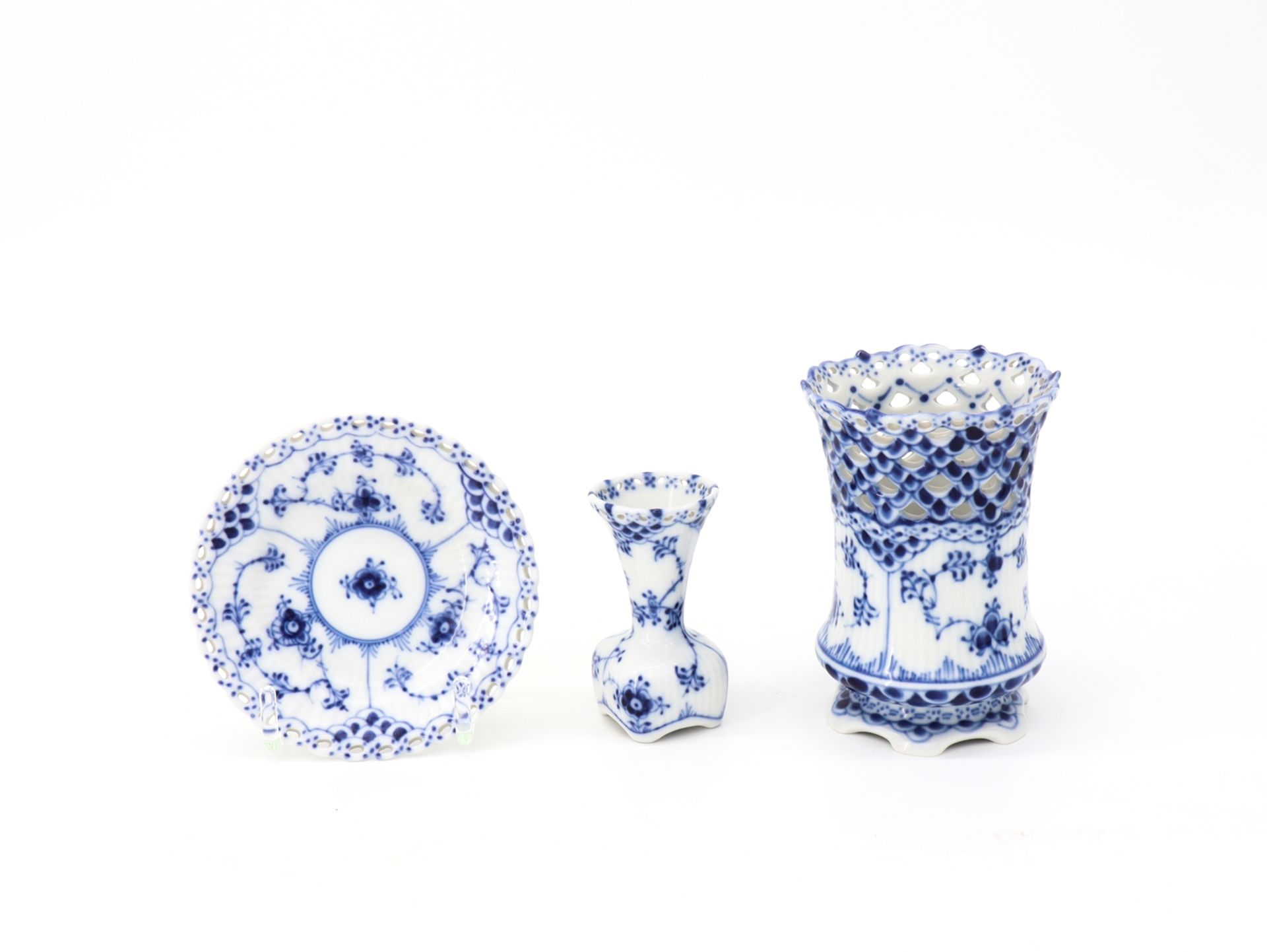 Royal Copenhagen Vase, Bowl Musselmalet, 3 pieces, solid point. - Image 2 of 5