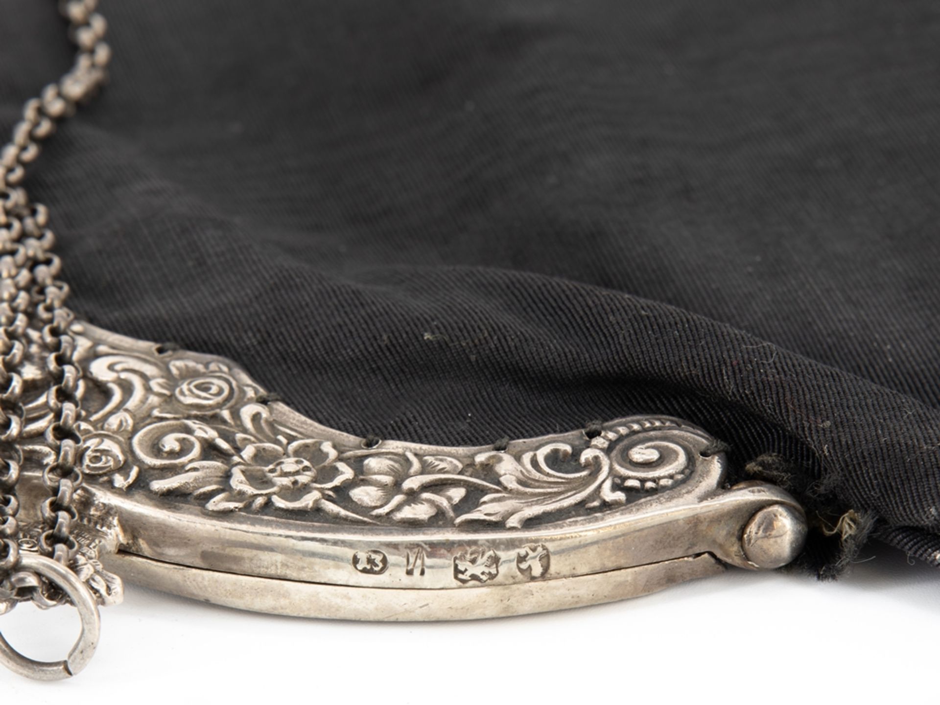 An evening bag with a 13-lot silver clasp, mid-19th century. - Image 3 of 4