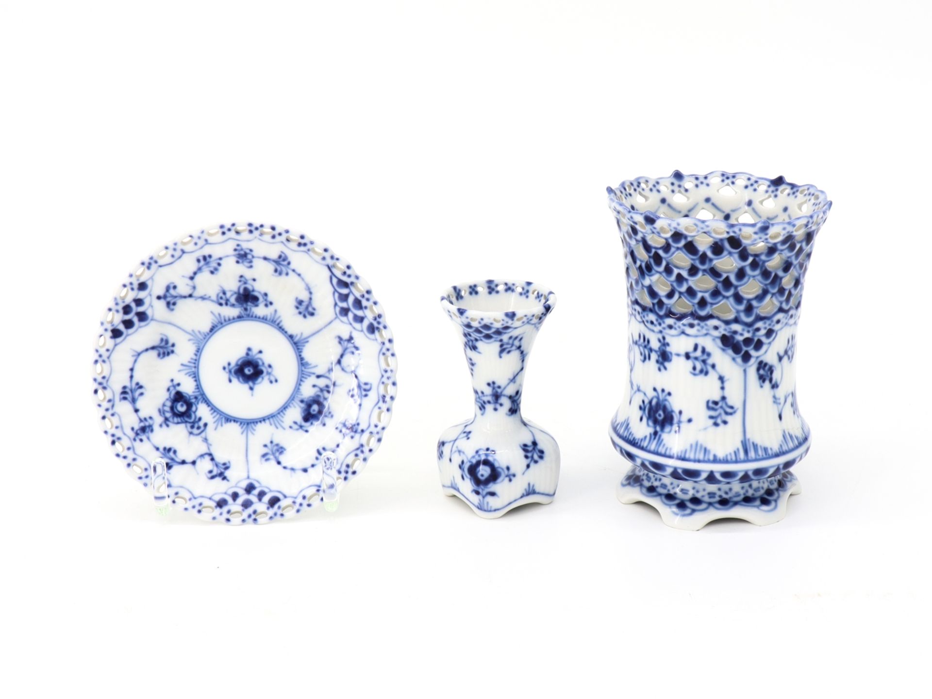 Royal Copenhagen Vase, Bowl Musselmalet, 3 pieces, solid point.