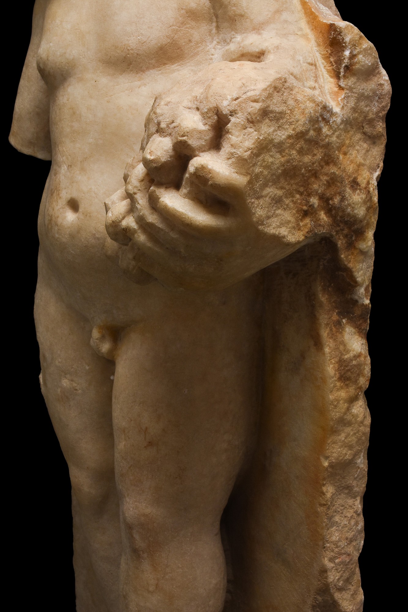 LARGE ROMAN MARBLE FIGURE OF CUPID HOLDING GRAPES- EX R.SORGE COLLECTION - Image 7 of 7