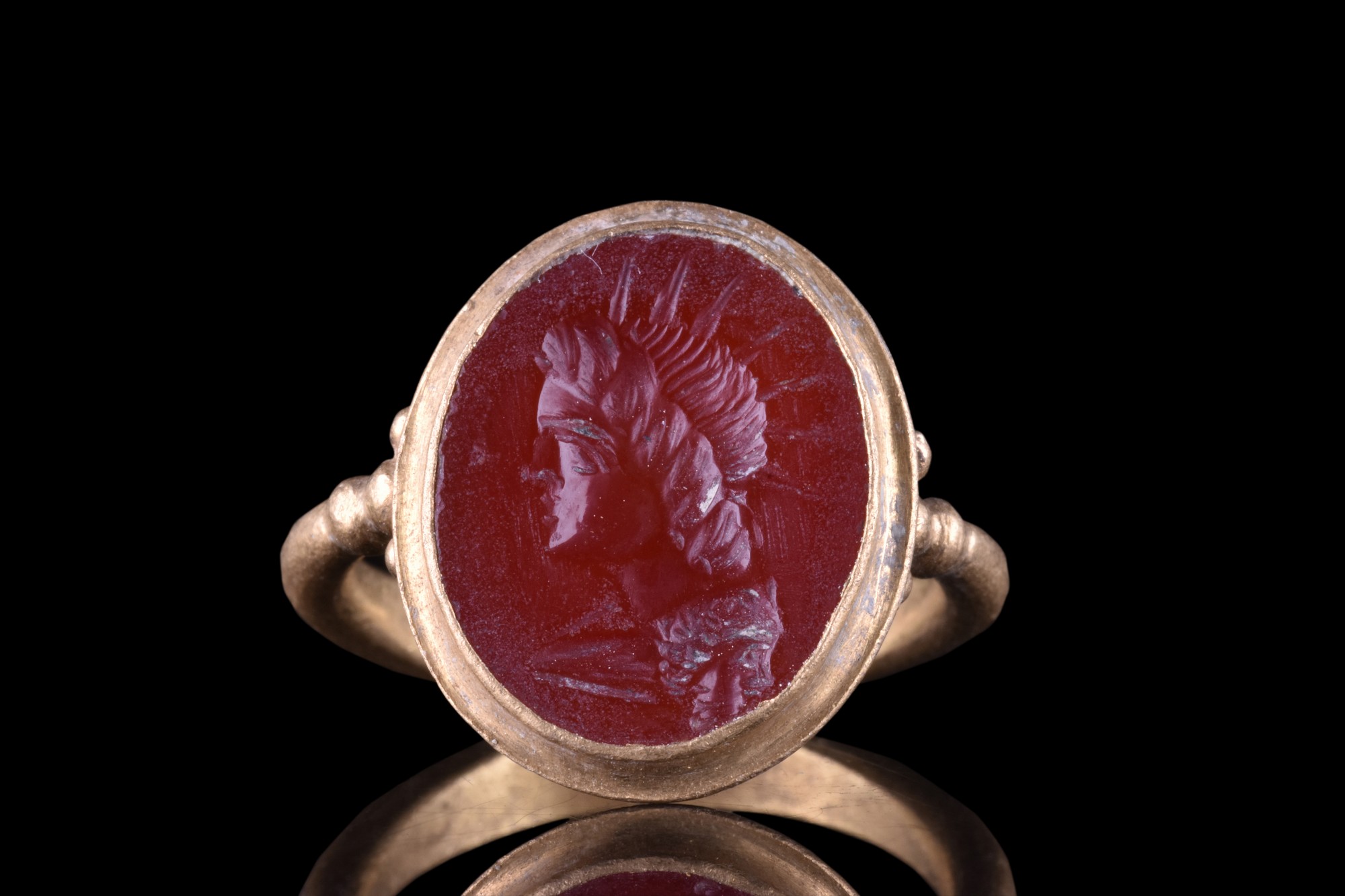 ROMAN SOL INVICTUS CARNELIAN INTAGLIO IN GOLD RING - Image 3 of 7