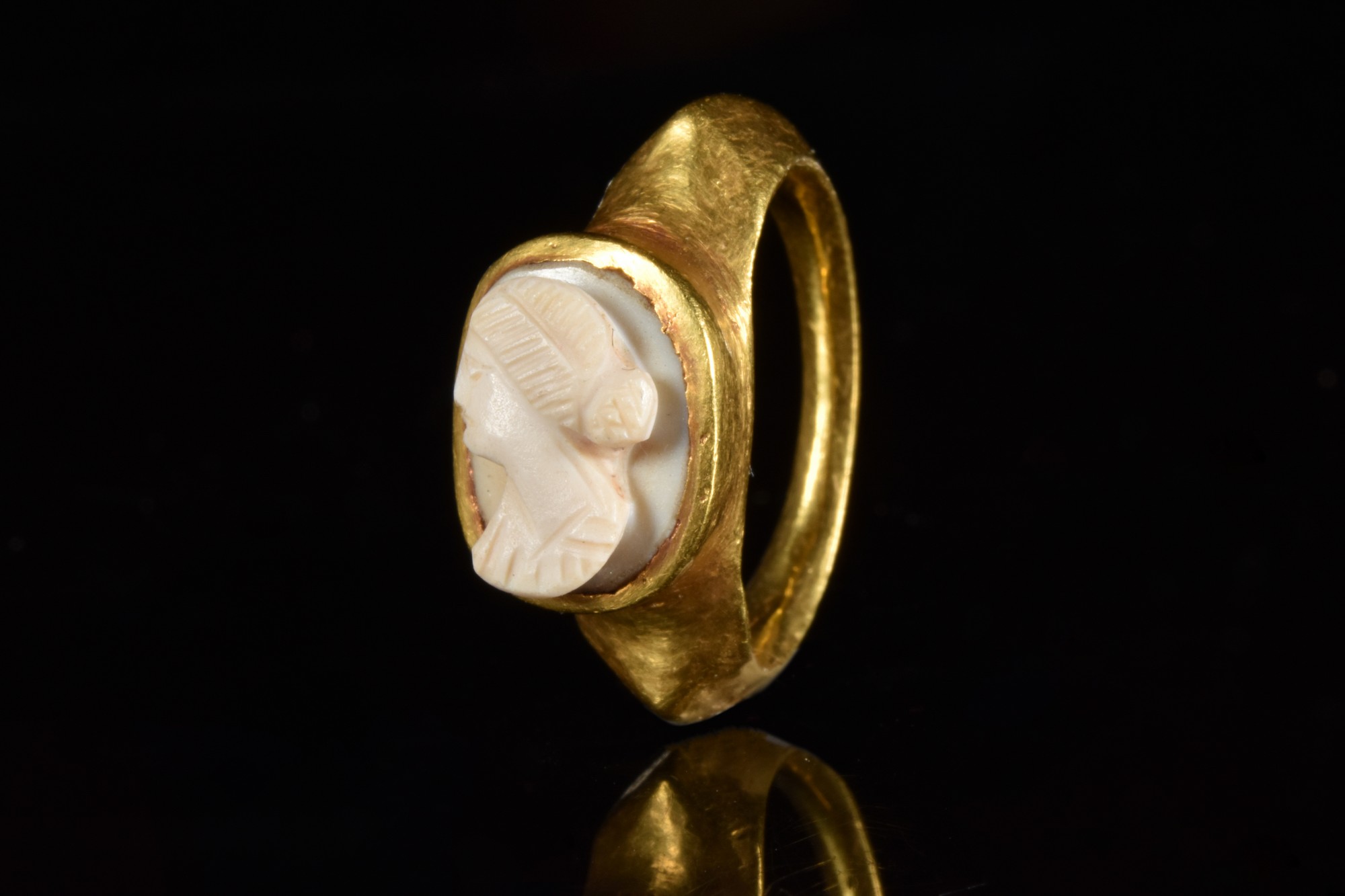 ROMAN CAMEO WITH JULIA DOMNA IN GOLD RING