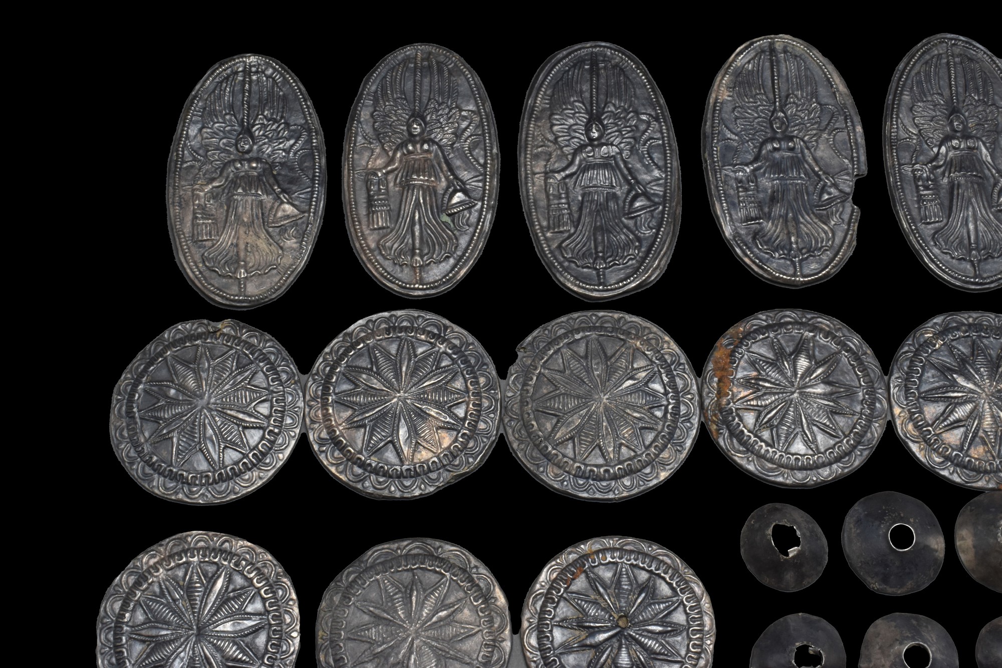 HELLENISTIC SET OF PHALERAE, ORNAMENTS OF HORSE EQUIPMENT - Image 2 of 3