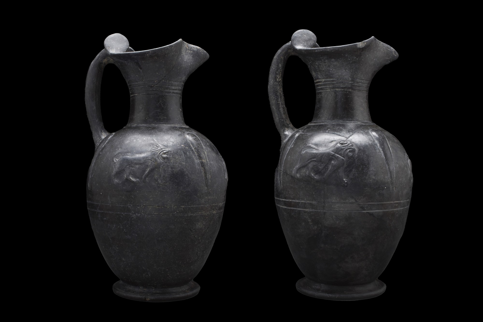 PAIR OF LARGE ETRUSCAN BUCCHERO OINOCHOE - Image 2 of 4