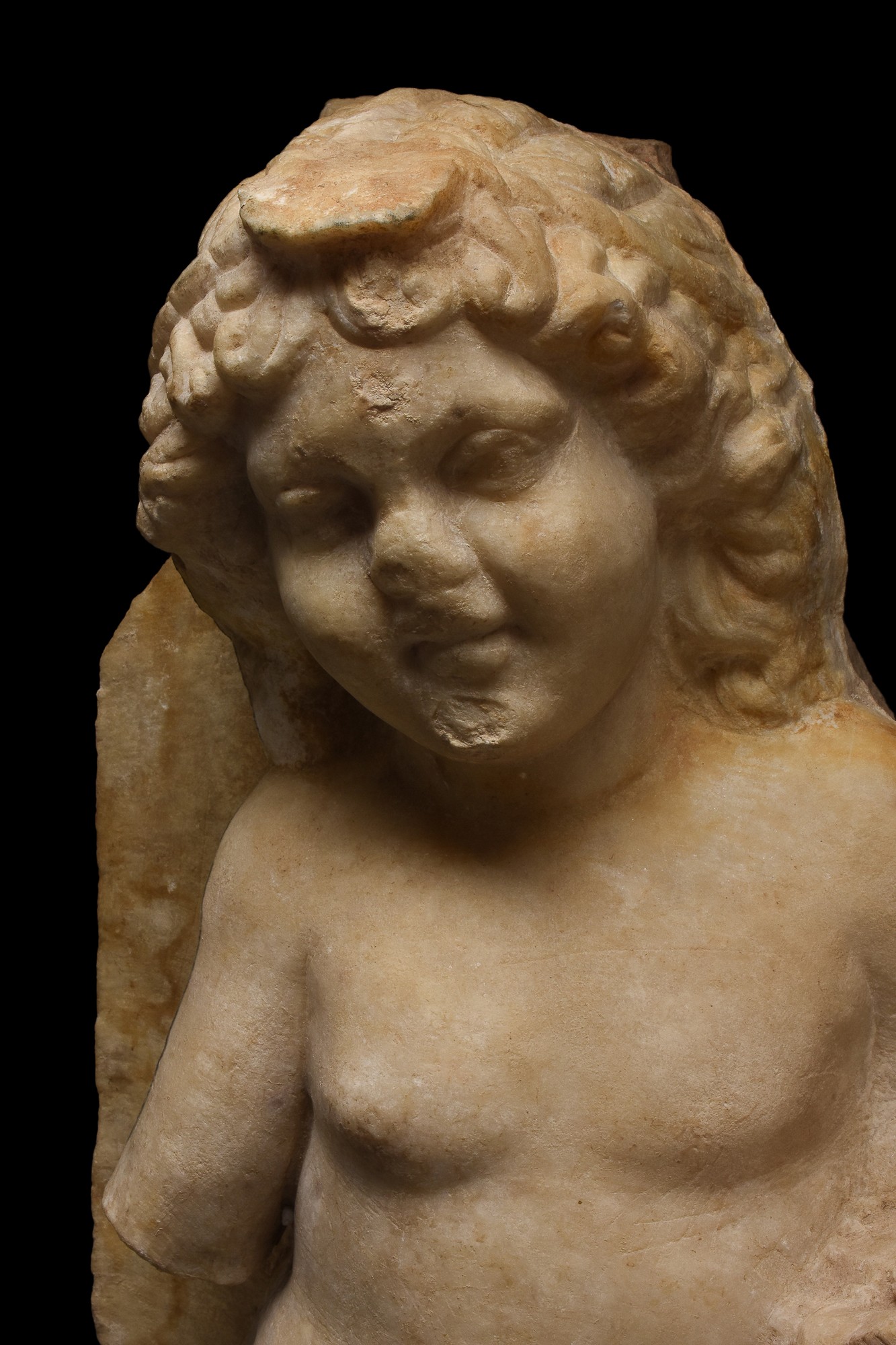LARGE ROMAN MARBLE FIGURE OF CUPID HOLDING GRAPES- EX R.SORGE COLLECTION - Image 6 of 7