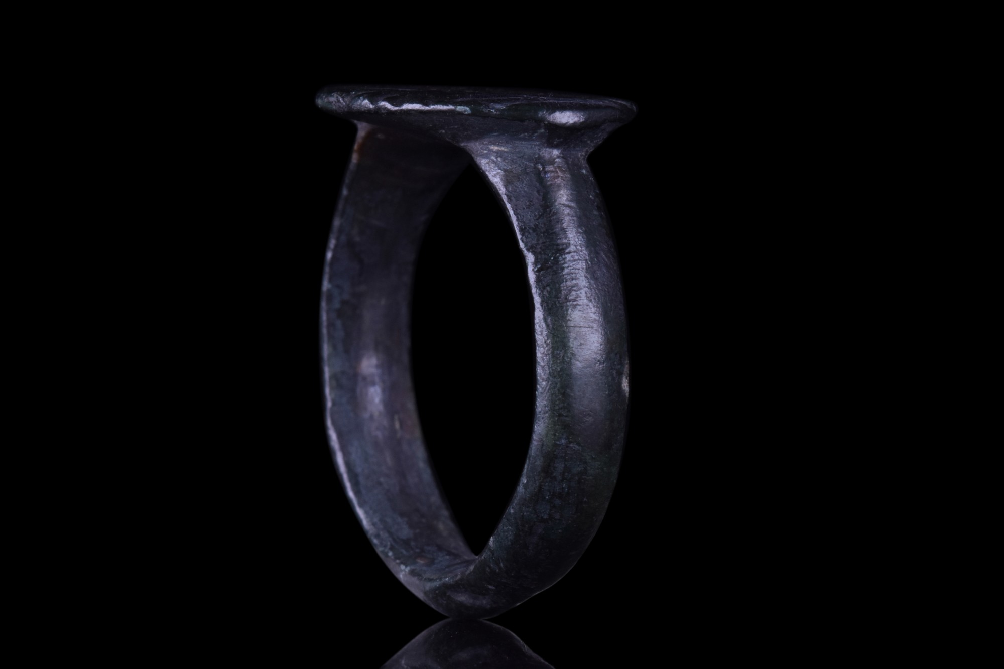 ROMAN BRONZE RING WITH X PATTERN - Image 6 of 6