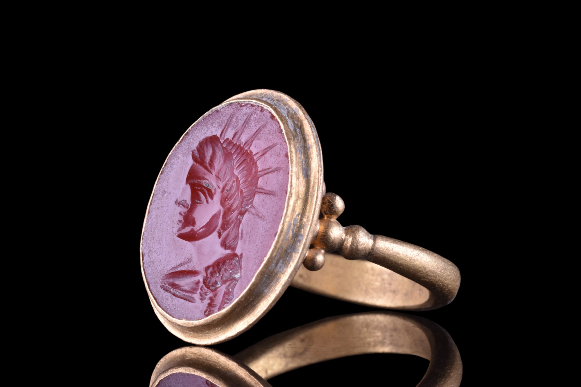 ROMAN SOL INVICTUS CARNELIAN INTAGLIO IN GOLD RING