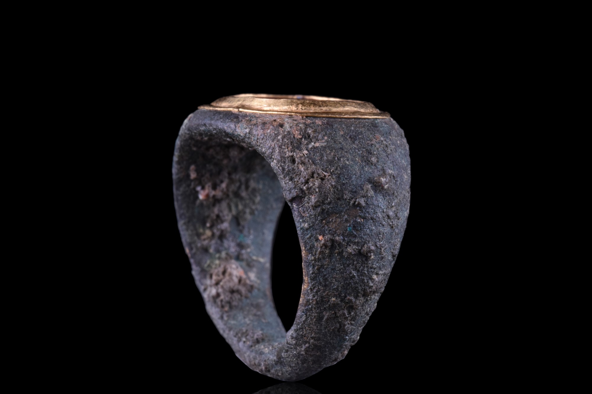 ROMAN SILVER AND GOLD INTAGLIO RING WITH SERAPIS - Image 4 of 6