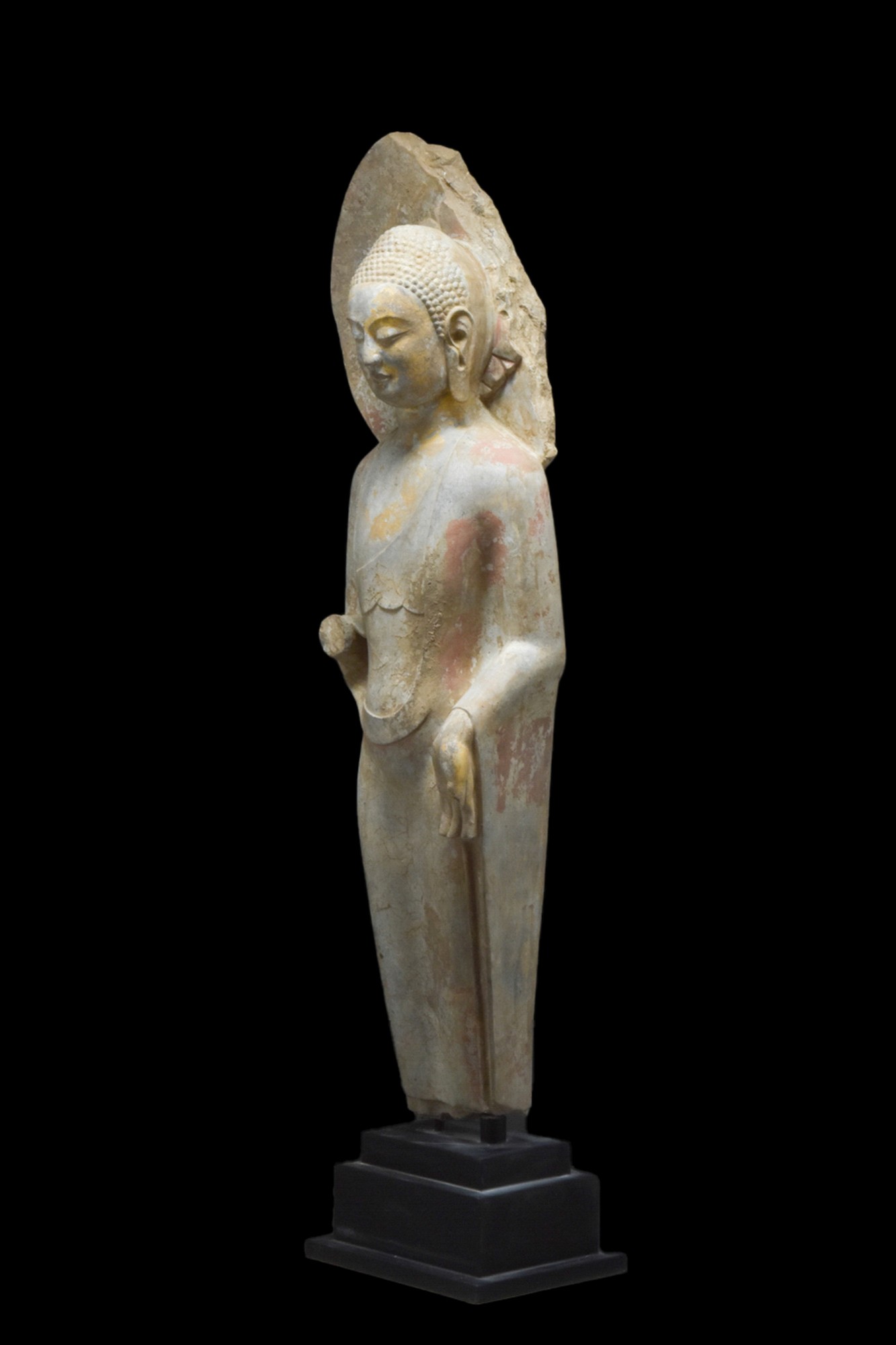 A LIMESTONE STANDING BUDDHA SCULPTURE - Image 2 of 6