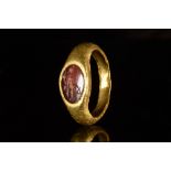 ROMAN GOLD RING AND CARNELIAN INTAGLIO DEPICTING FORTUNA REDUX