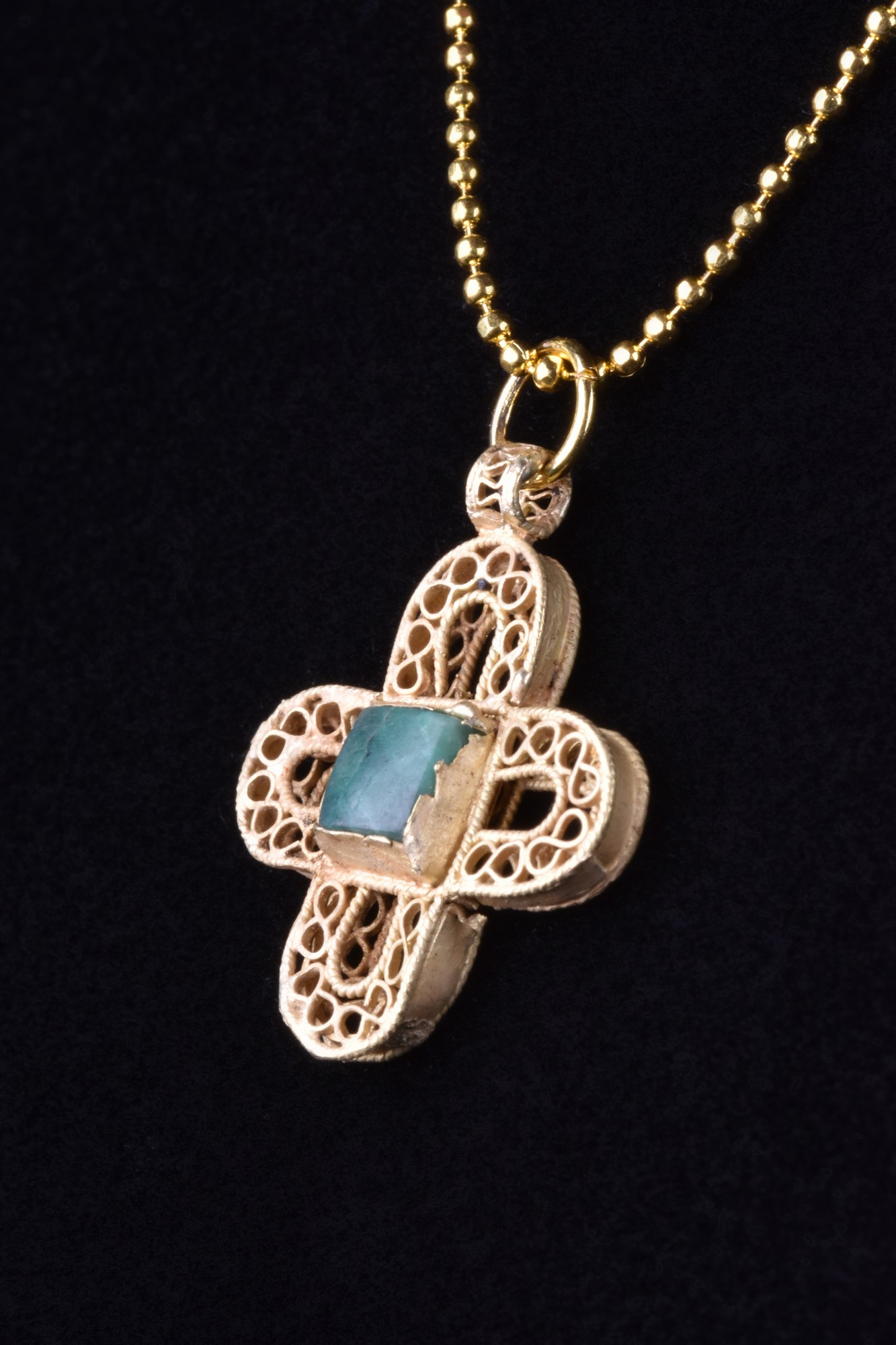 BYZANTINE GOLD OPEN-WORK CROSS WITH EMERALD - Image 2 of 3