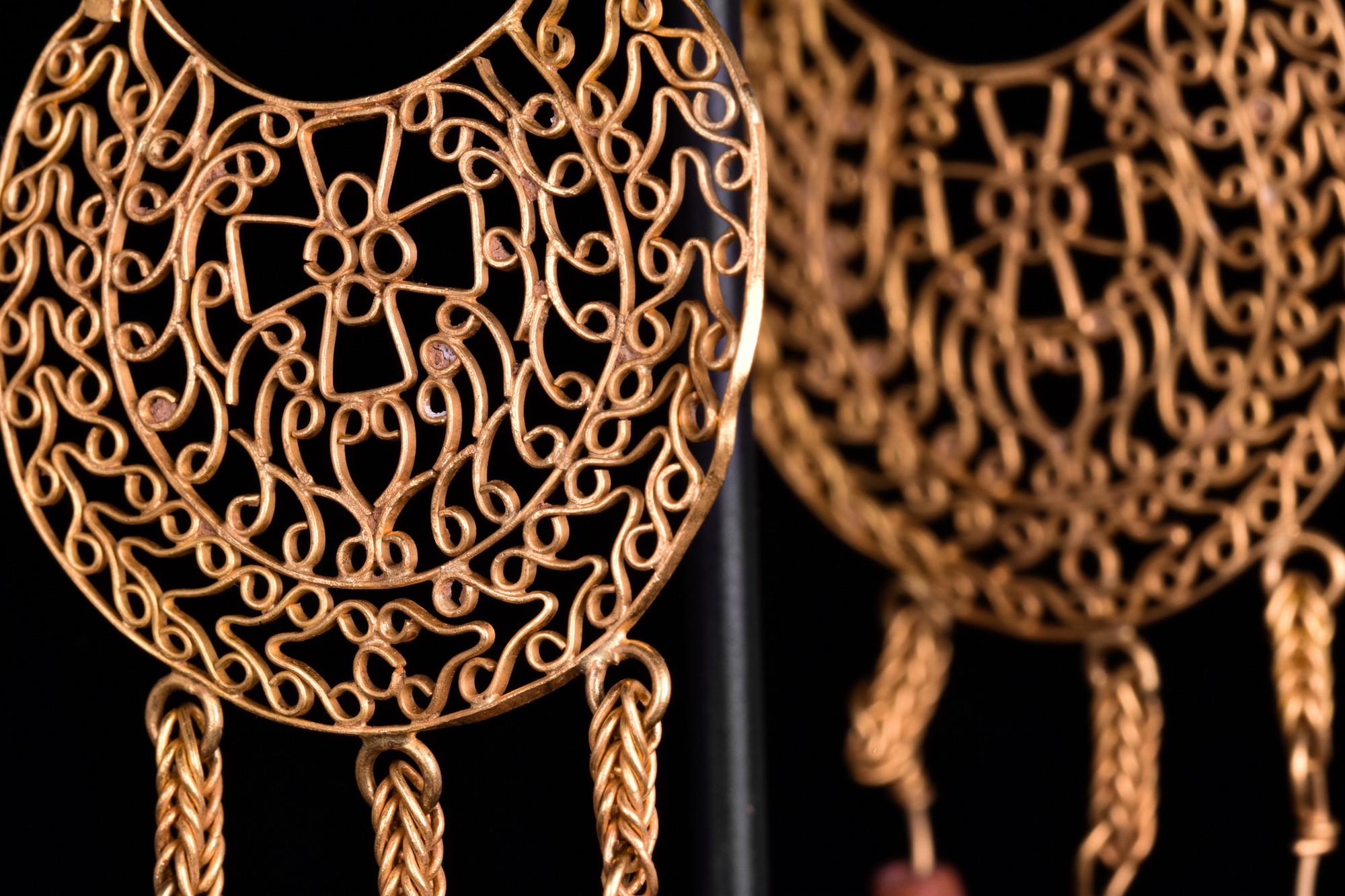 GOLD BYZANTINE EARRINGS WITH FILIGREE - Image 4 of 6