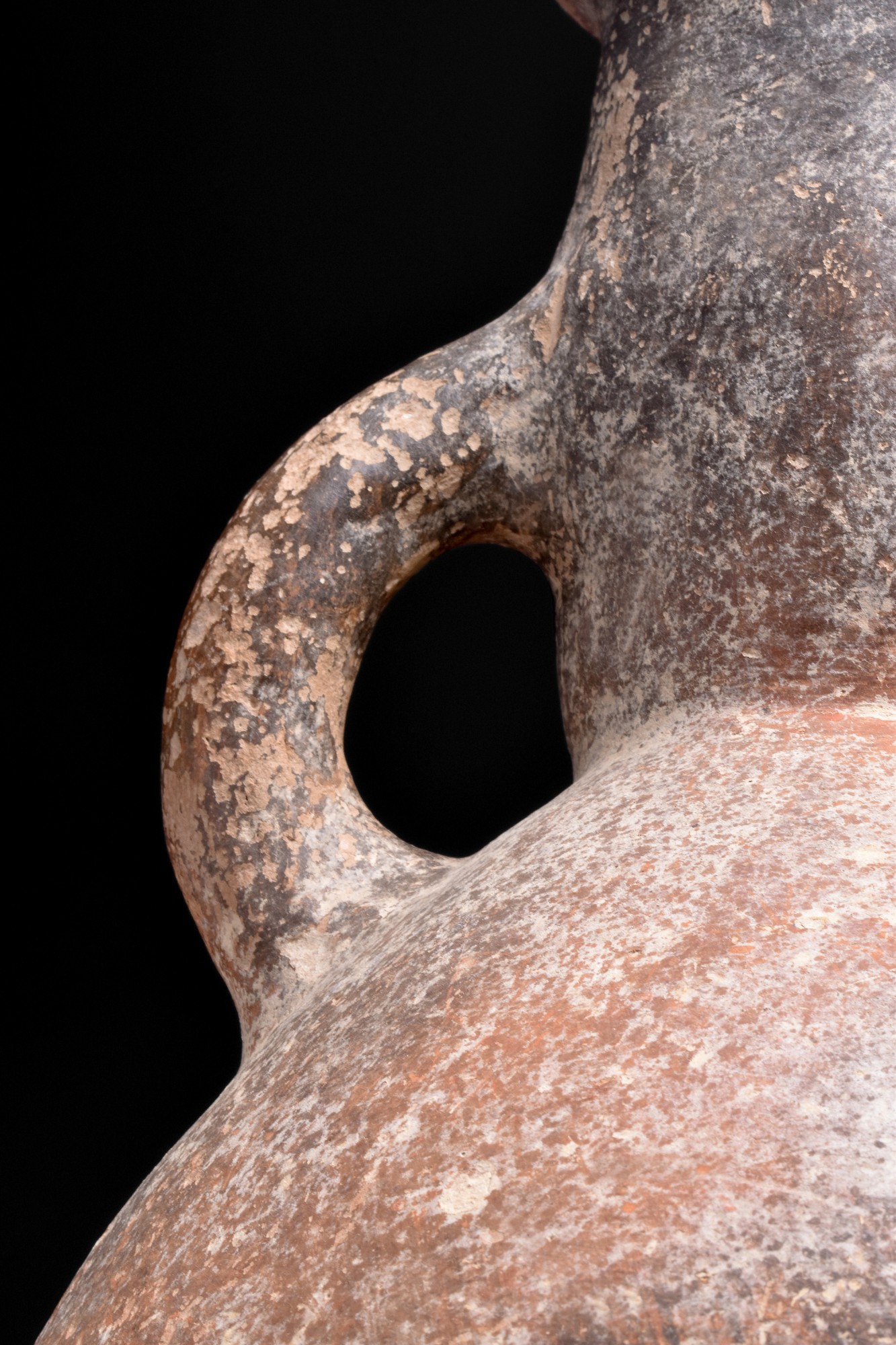 LARGE CYPRIOT BRONZE AGE TERRACOTTA AMPHORA - Image 6 of 6