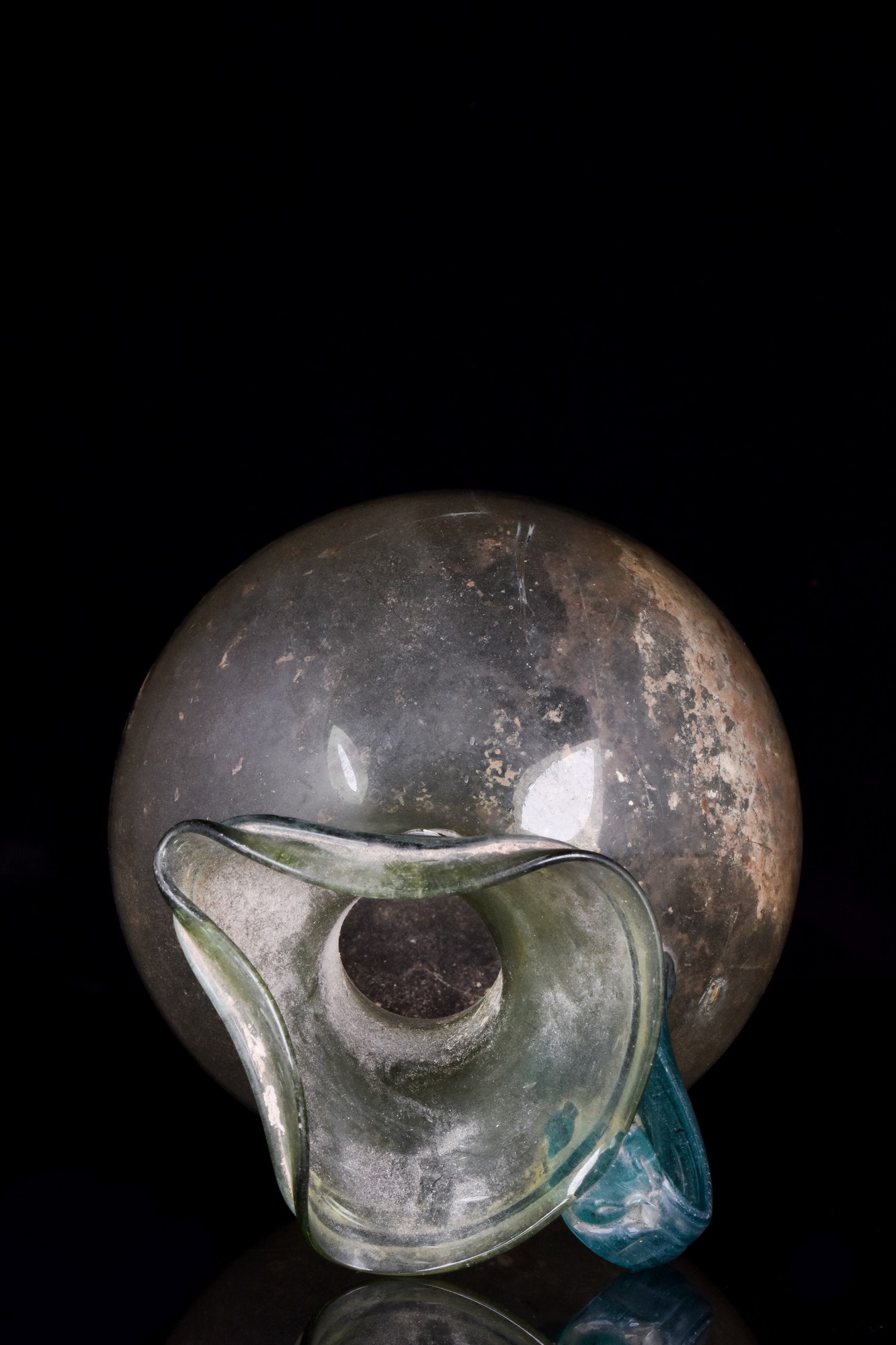 ROMAN GLASS JUG WITH TREFOIL RIM - Image 3 of 5