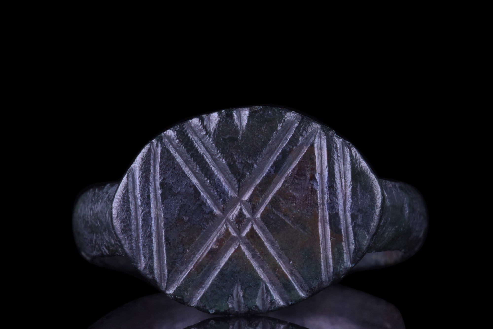 ROMAN BRONZE RING WITH X PATTERN - Image 2 of 6