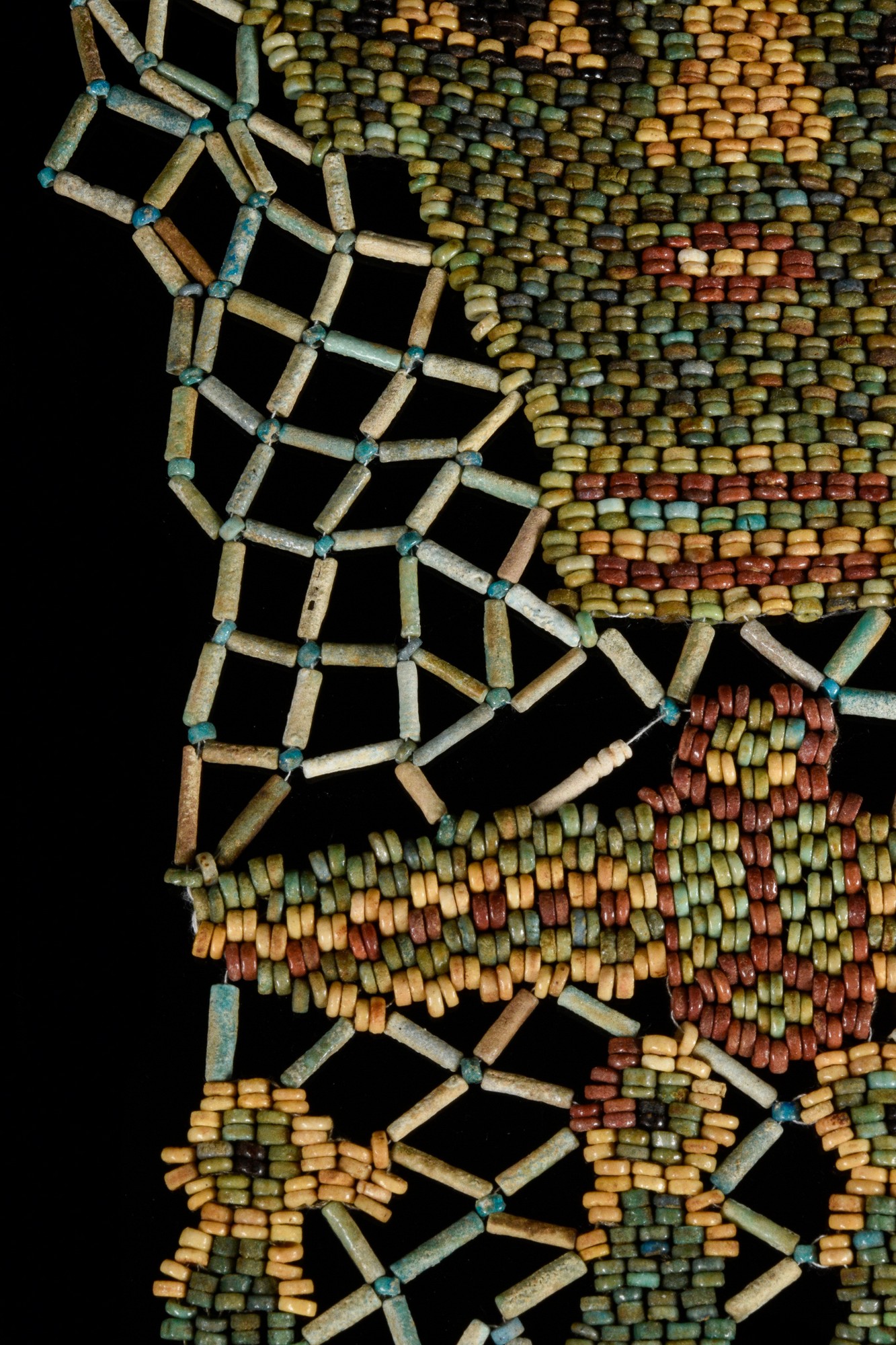 EGYPTIAN BEADED FUNERARY MASK - Image 4 of 6