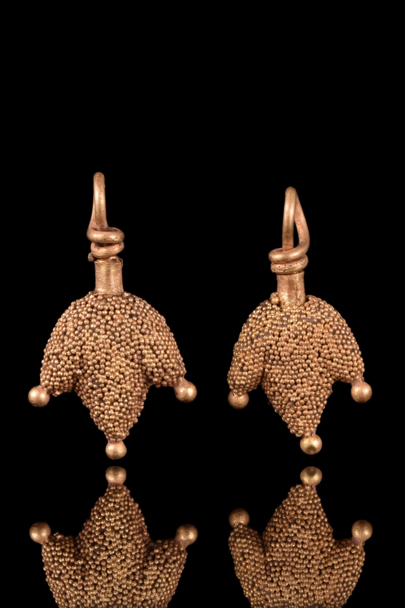 PAIR OF ROMAN GOLD EARRINGS