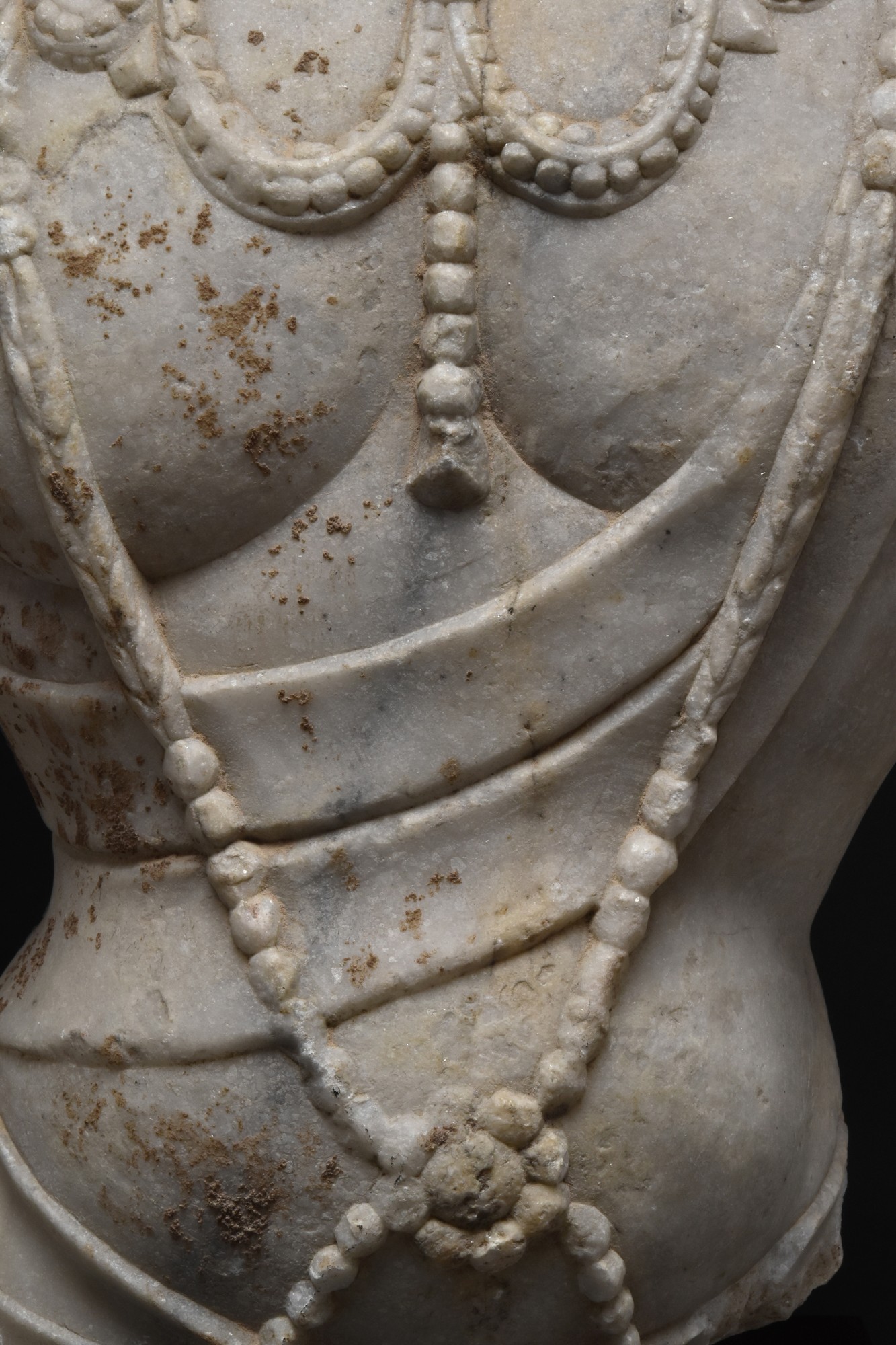 TANG DYNASTY BODHISATTVA MARBLE TORSO - Image 5 of 6