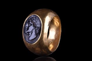 LARGE HELLENISTIC GOLD RING WITH ONYX INTAGLIO PORTRAIT