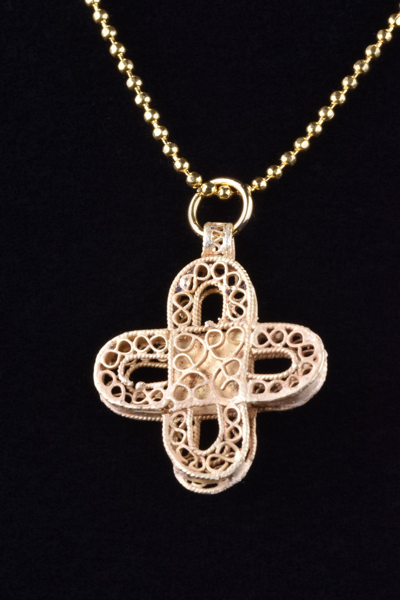 BYZANTINE GOLD OPEN-WORK CROSS WITH EMERALD - Image 3 of 3