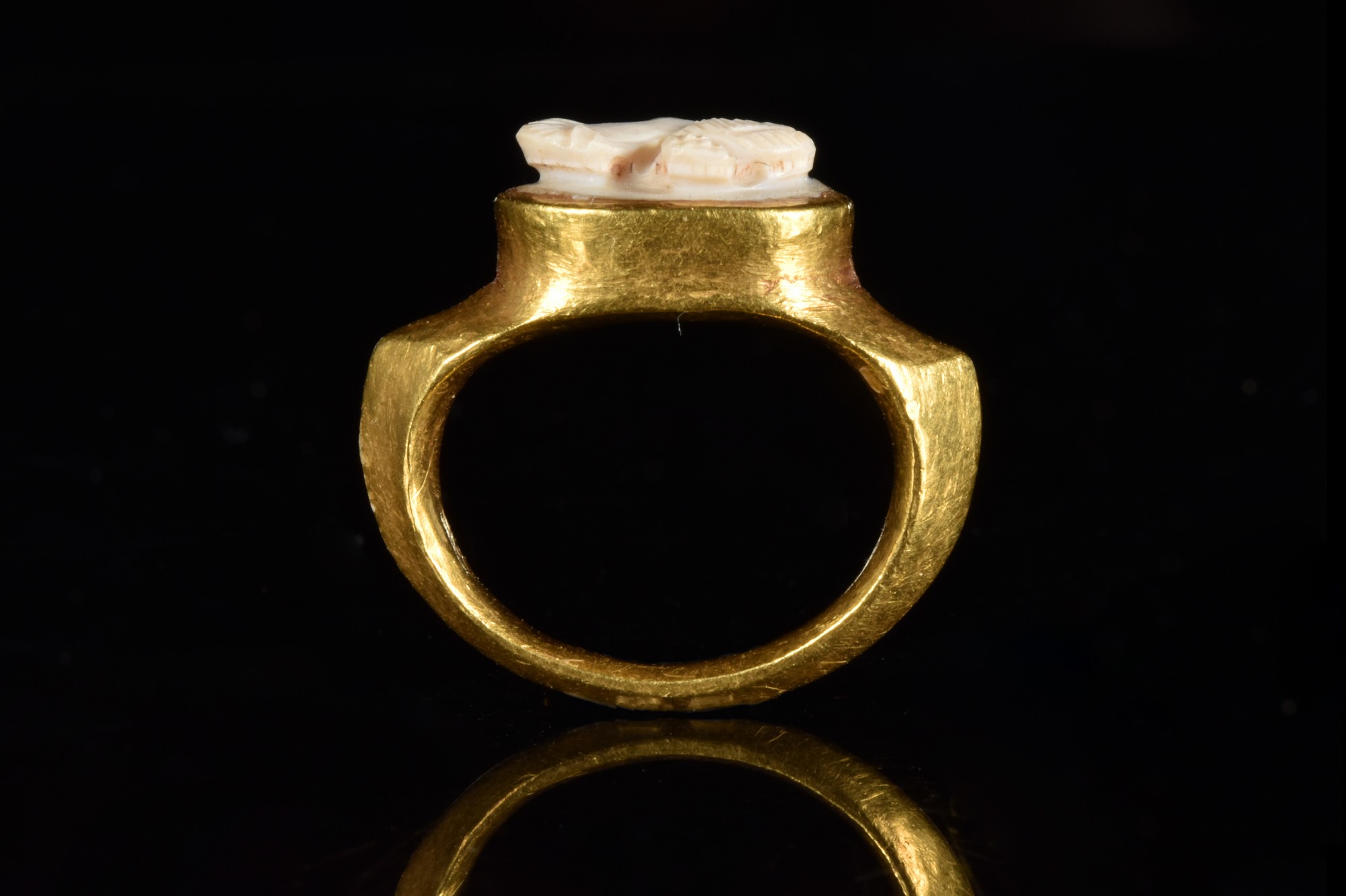 ROMAN CAMEO WITH JULIA DOMNA IN GOLD RING - Image 4 of 4