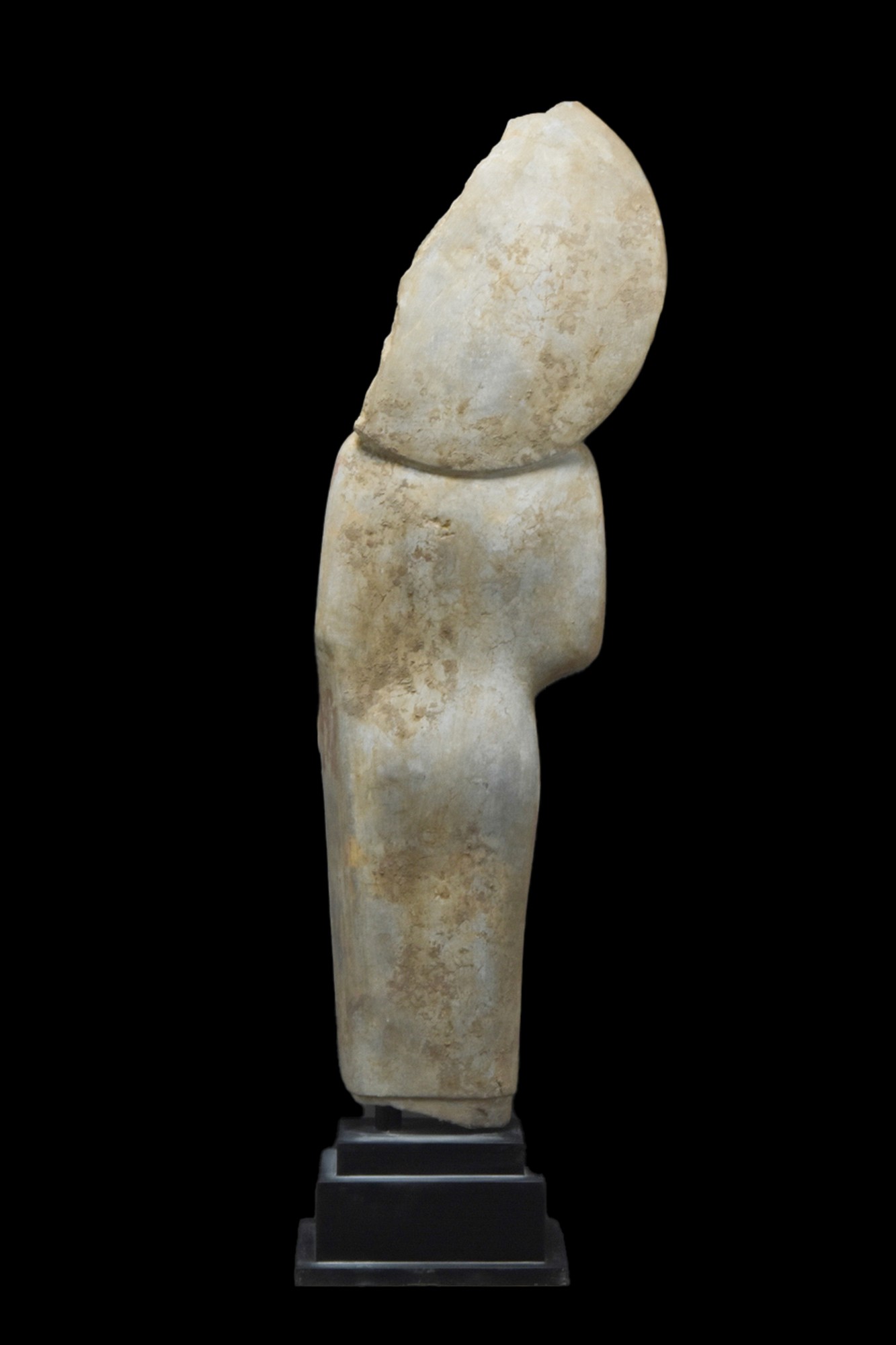 A LIMESTONE STANDING BUDDHA SCULPTURE - Image 4 of 6