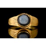 ROMAN GOLD RING WITH AGATE