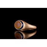 ROMAN GOLD RING WITH EYE AGATE