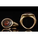 ROMAN HUNTER ON HORSEBACK CARNELIAN INTAGLIO GOLD RING