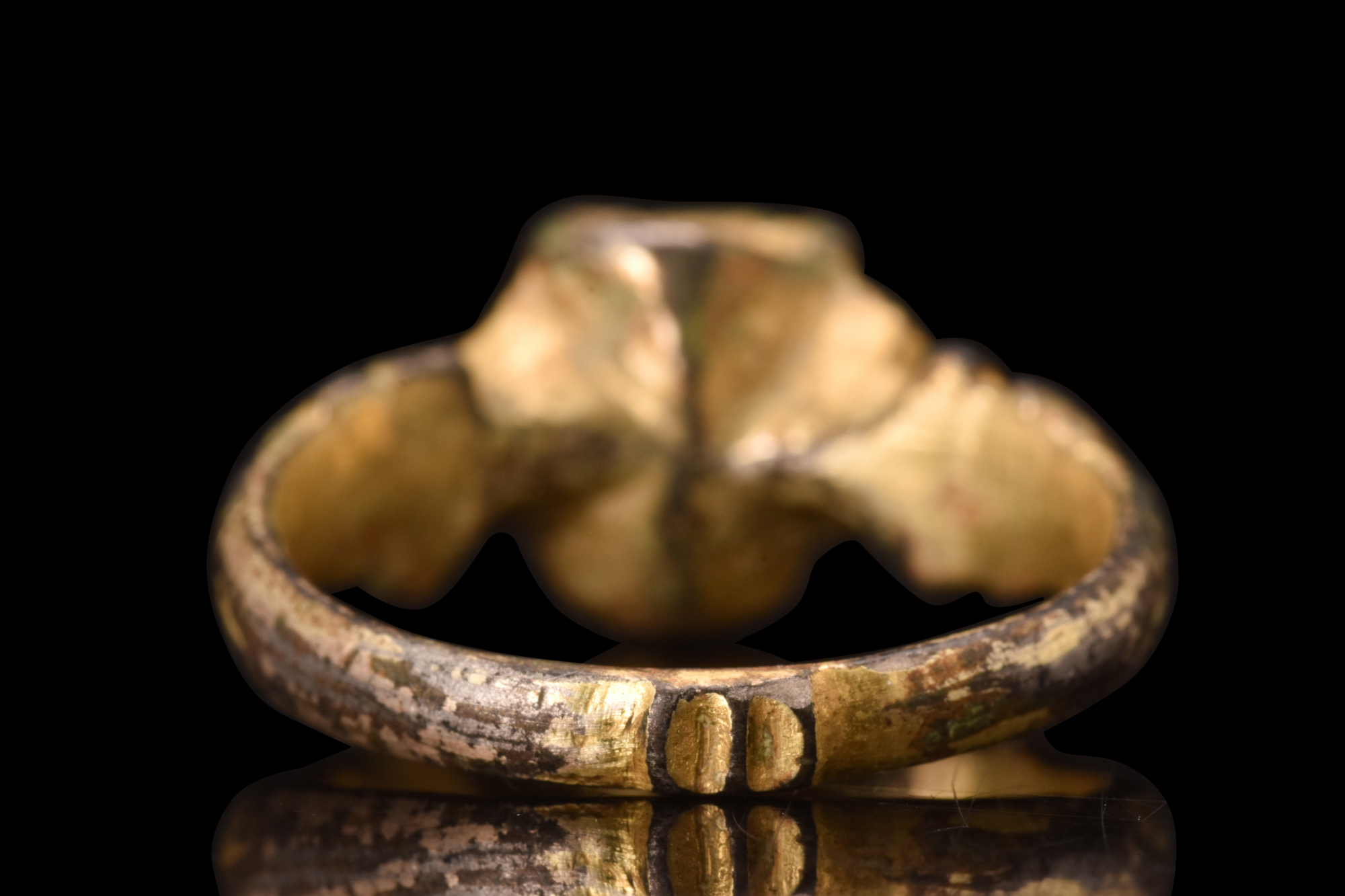 LATE MEDIEVAL GILT BRONZE RING WITH GEM - Image 5 of 6