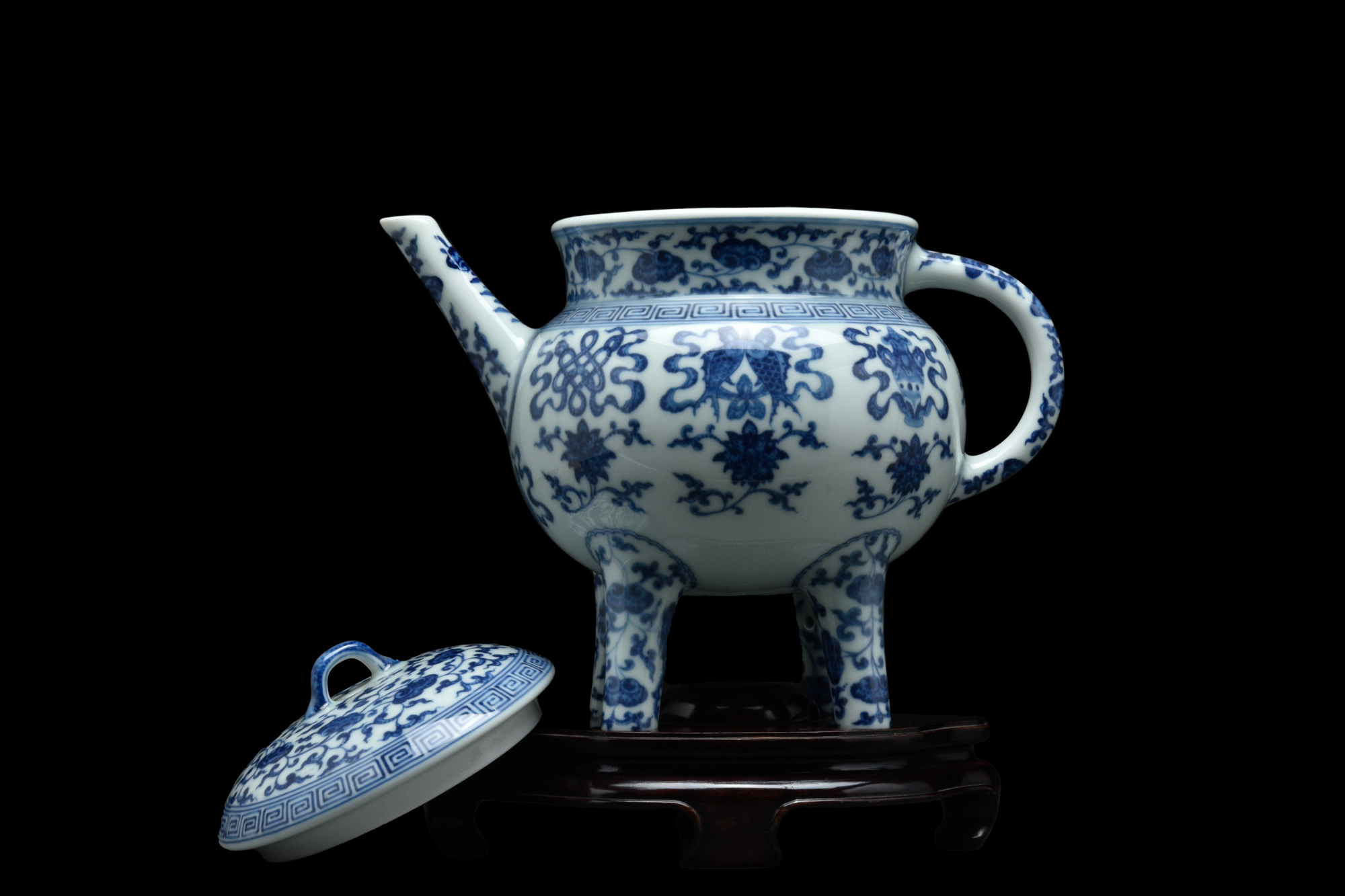 CHINESE BLUE AND WHITE BAJIXIANG EWER WITH "EIGHT AUSPICIOUS SYMBOLS" - Image 5 of 9