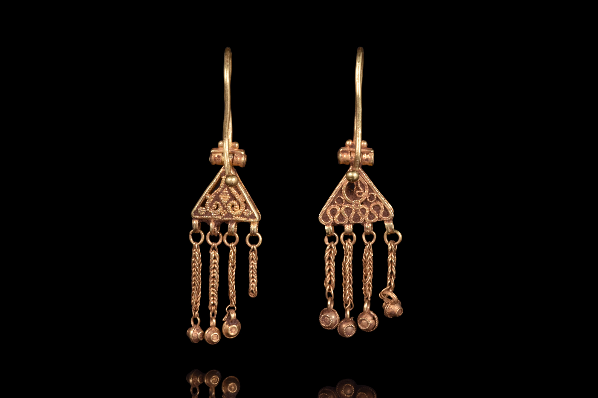 BYZANTINE GOLD PAIR OF EARRINGS WITH DANGLES - Image 3 of 3