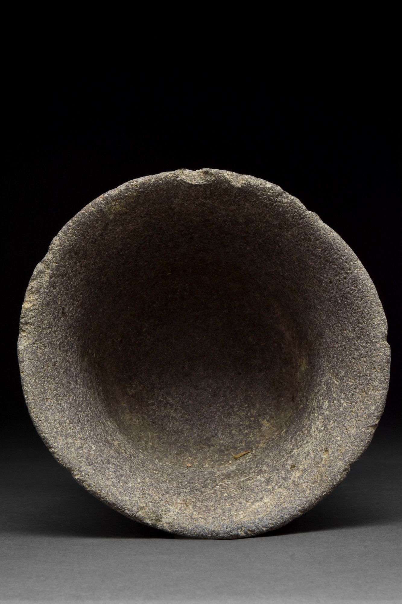 RARE EARLY BRONZE AGE TRANS-JORDAN BASALT VESSEL - Image 2 of 4