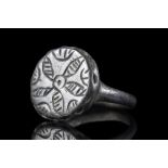 BYZANTINE BRONZE RING WITH FLORAL PATTERN