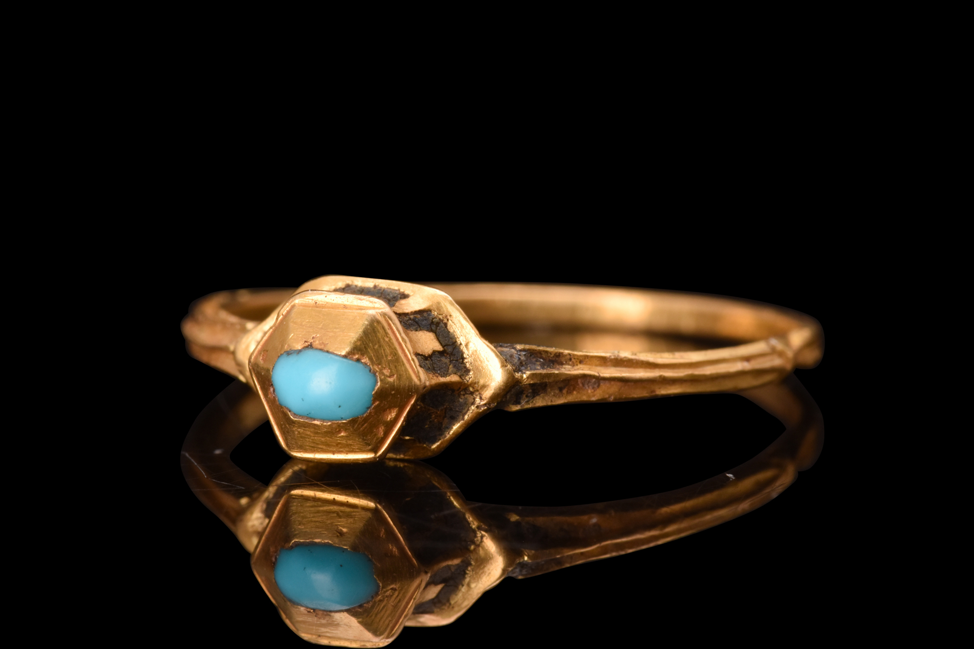 RENAISSANCE GOLD AND TURQUOISE RING - Image 2 of 6