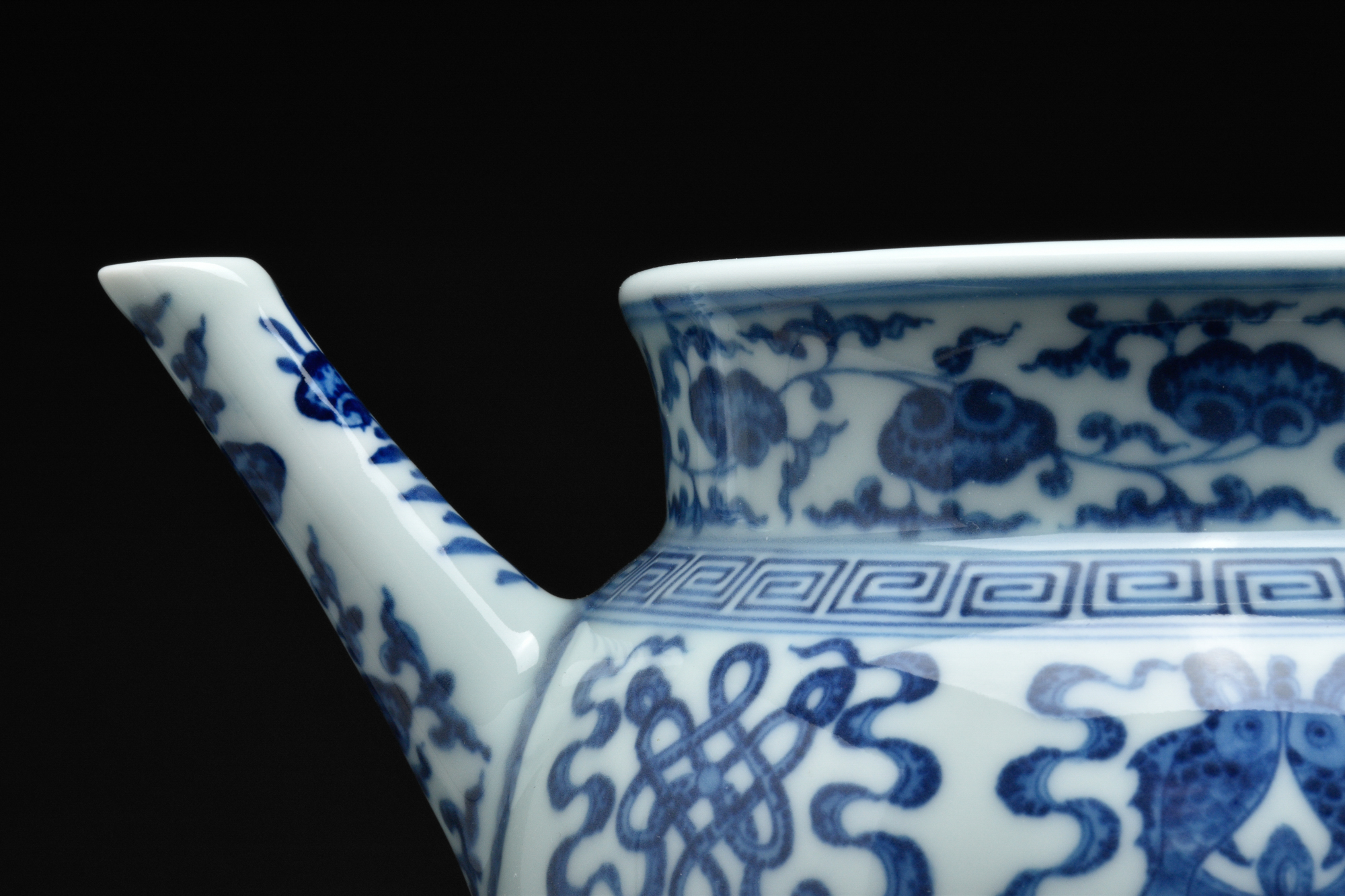 CHINESE BLUE AND WHITE BAJIXIANG EWER WITH "EIGHT AUSPICIOUS SYMBOLS" - Image 6 of 9